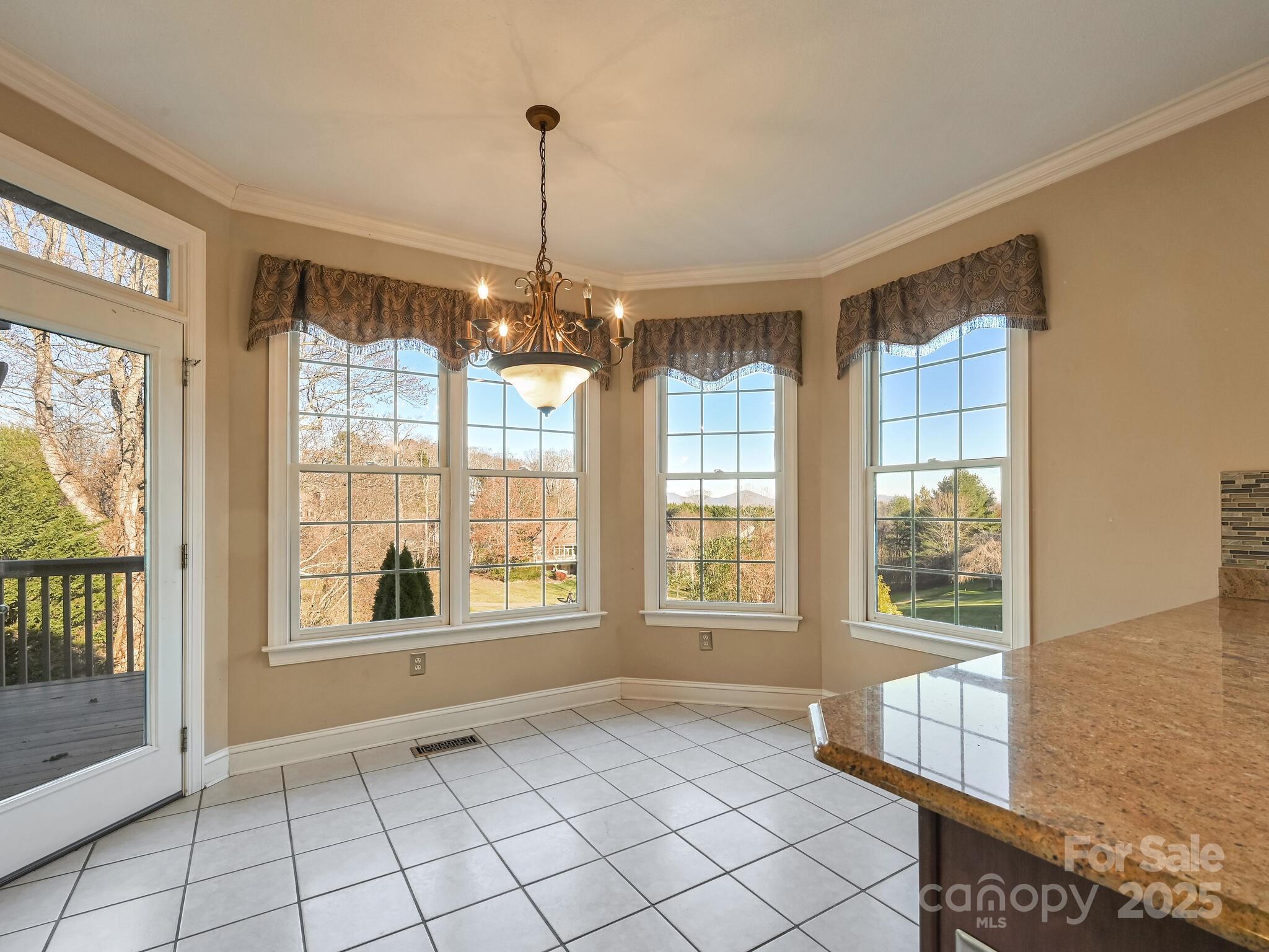 7 Round Robin Lane — Mills River