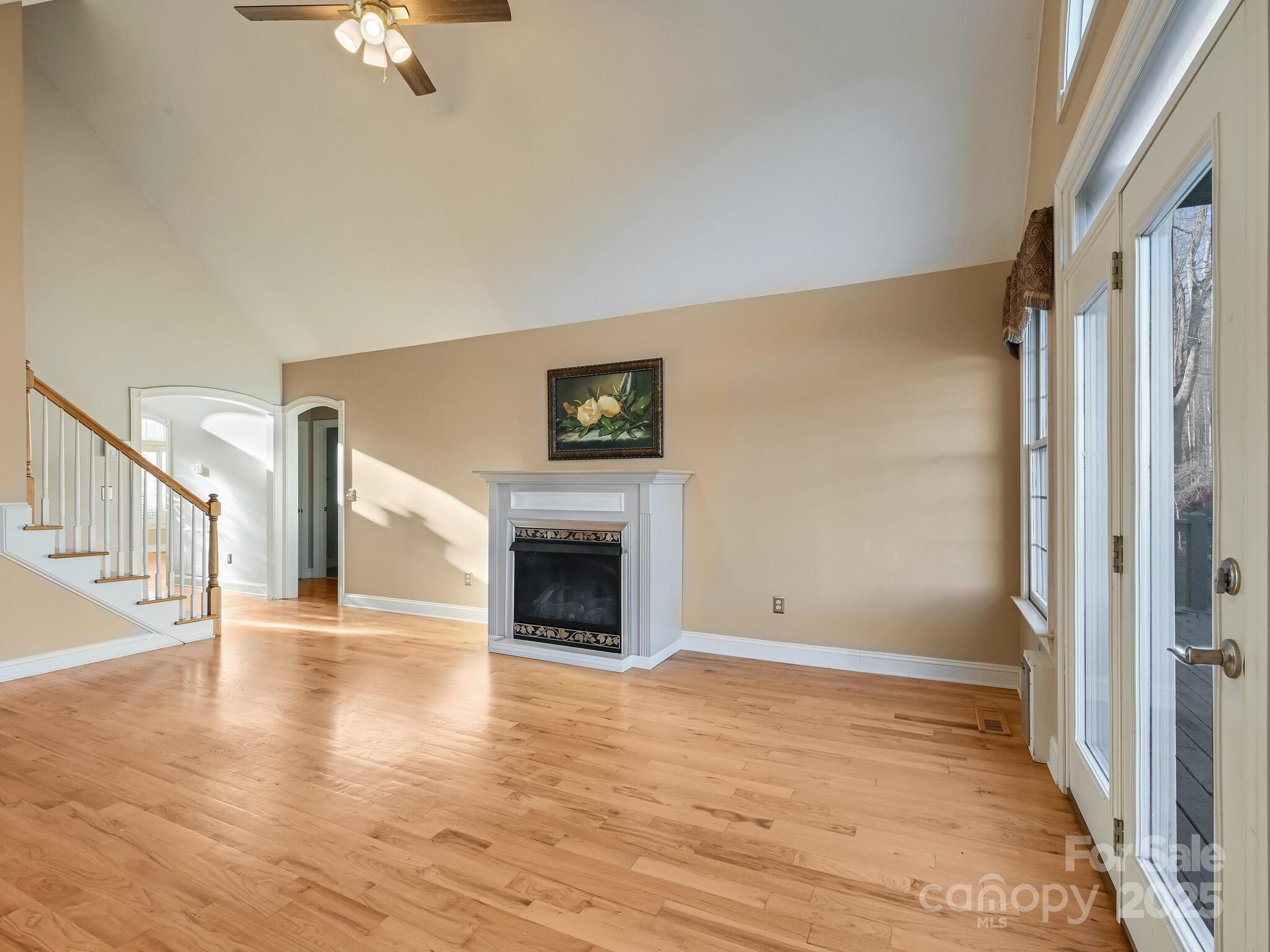 7 Round Robin Lane — Mills River