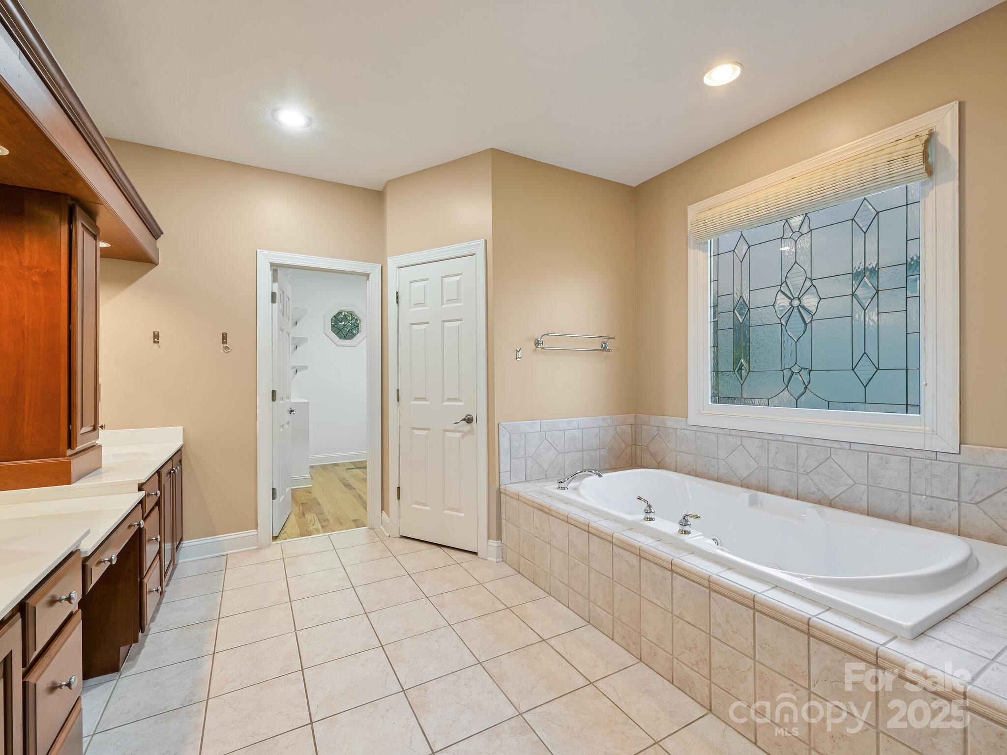 7 Round Robin Lane — Mills River