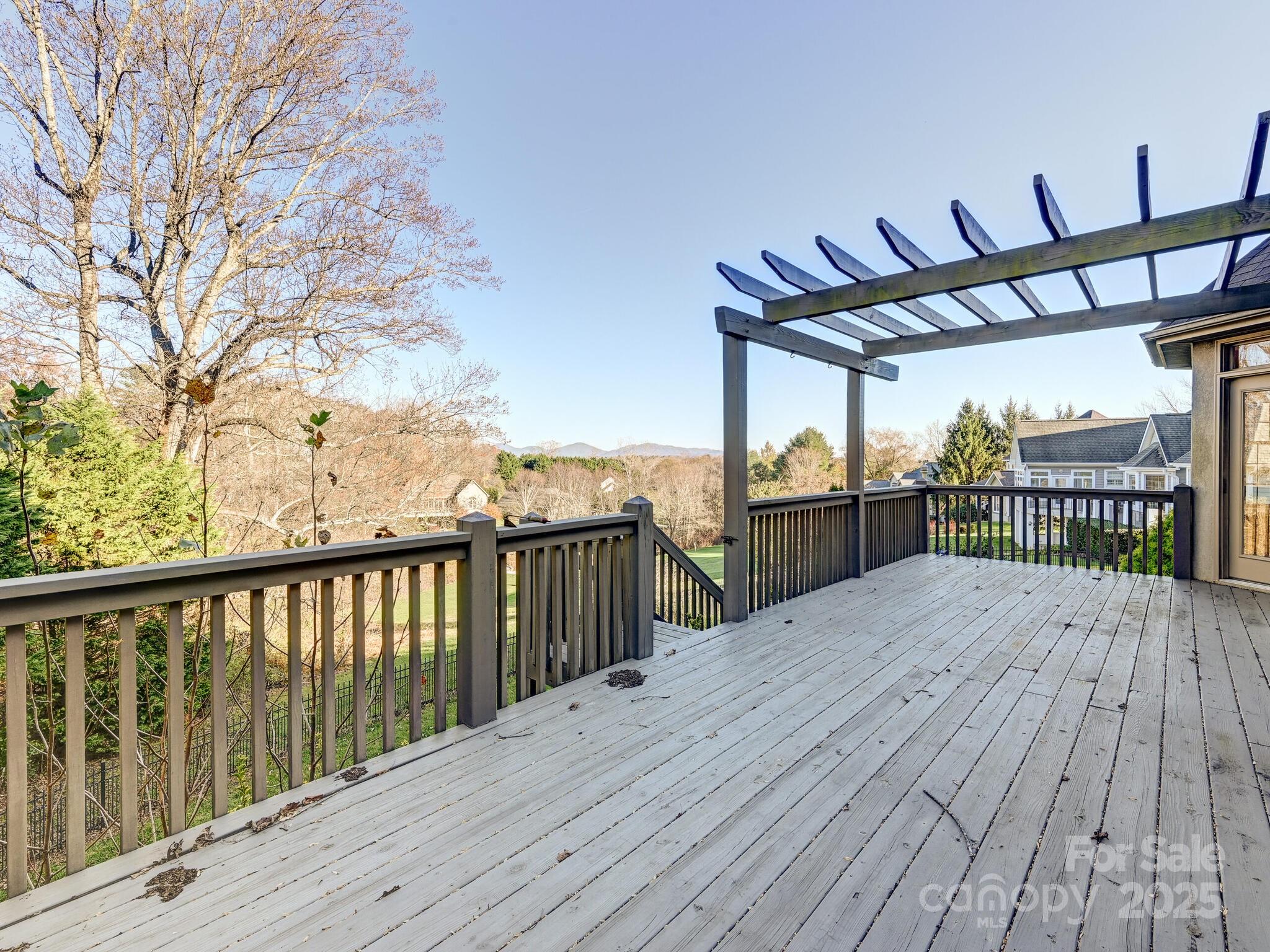 7 Round Robin Lane — Mills River