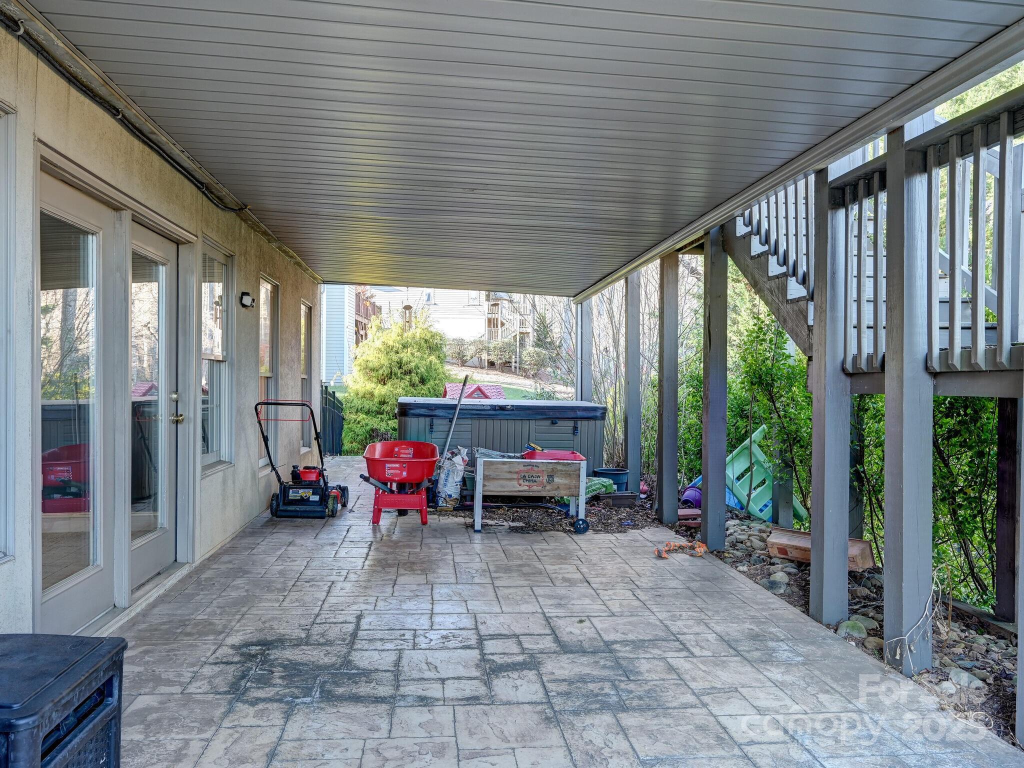 7 Round Robin Lane — Mills River