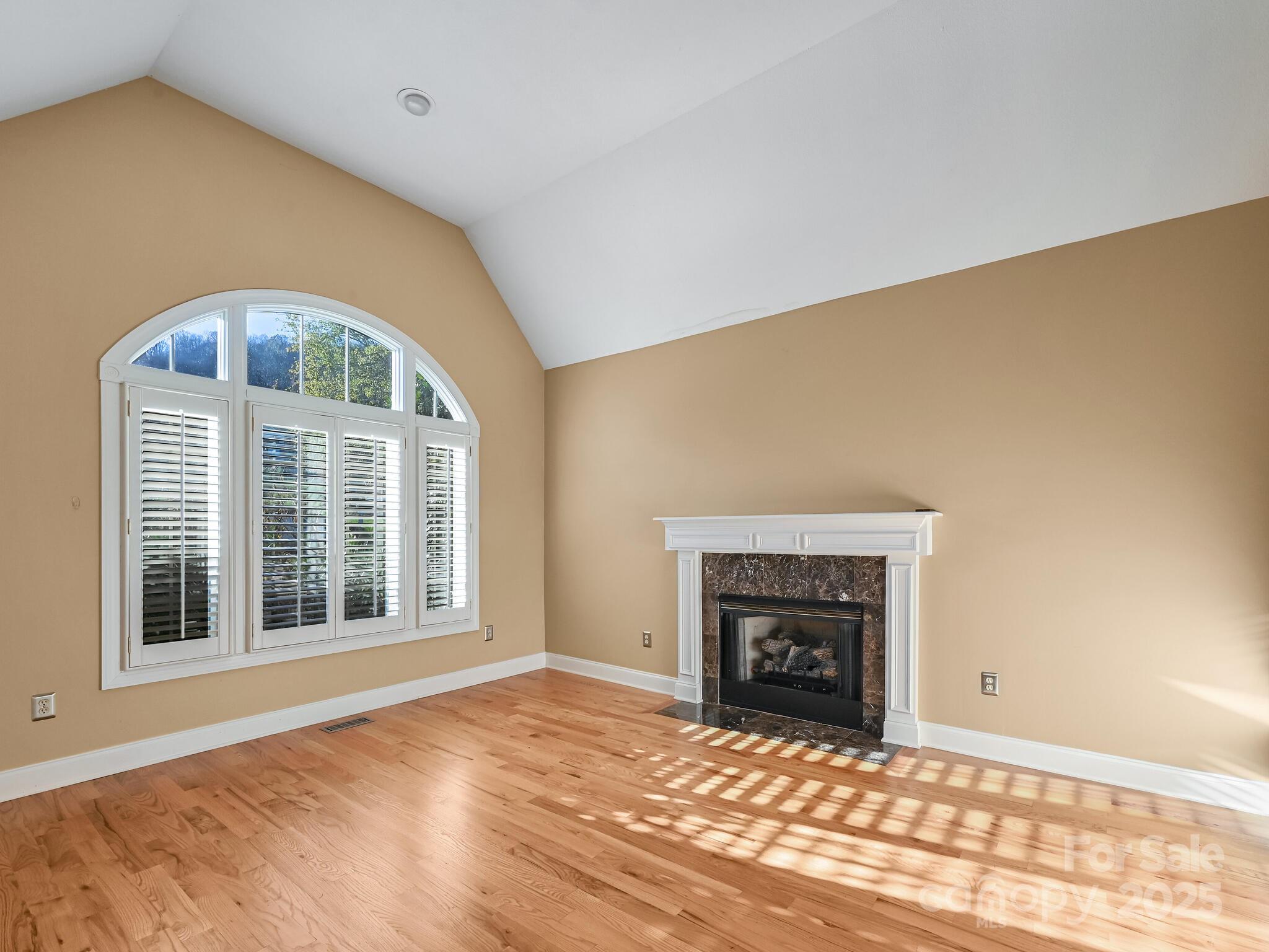 7 Round Robin Lane — Mills River