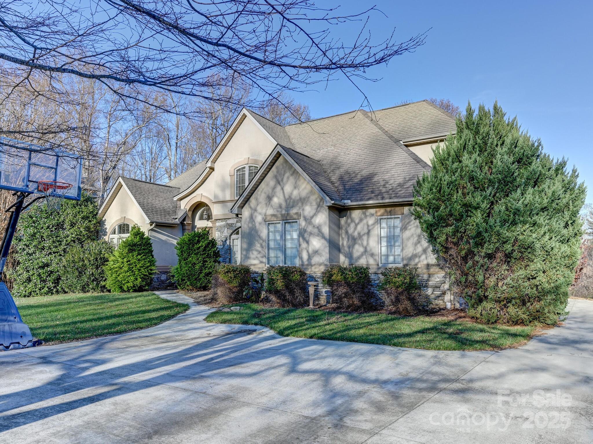 7 Round Robin Lane — Mills River