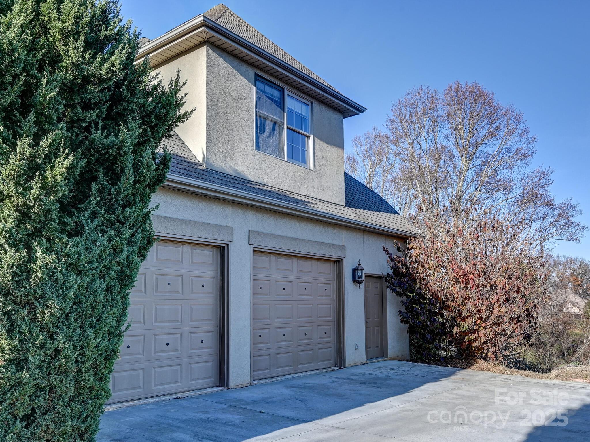 7 Round Robin Lane — Mills River