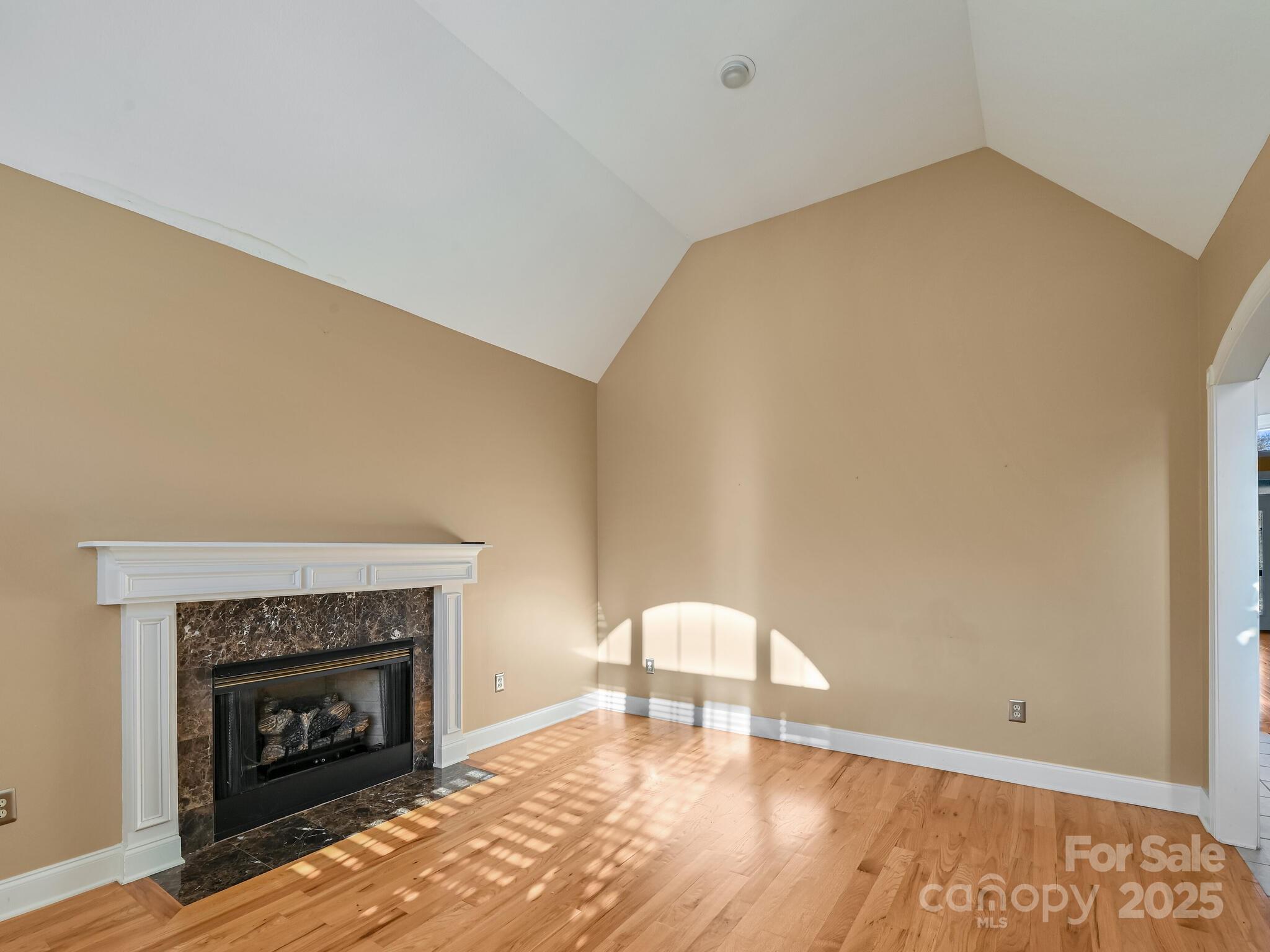 7 Round Robin Lane — Mills River