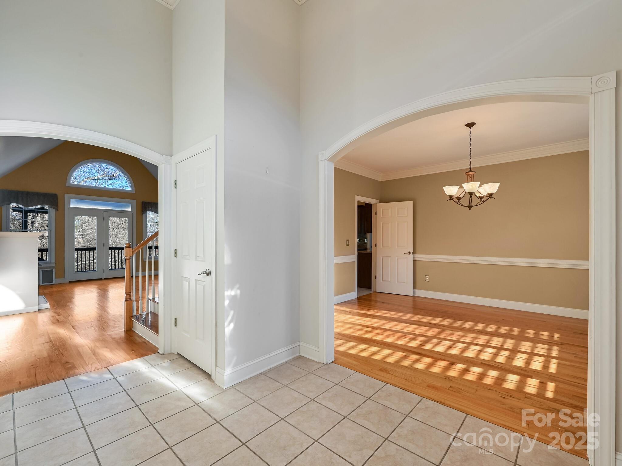 7 Round Robin Lane — Mills River