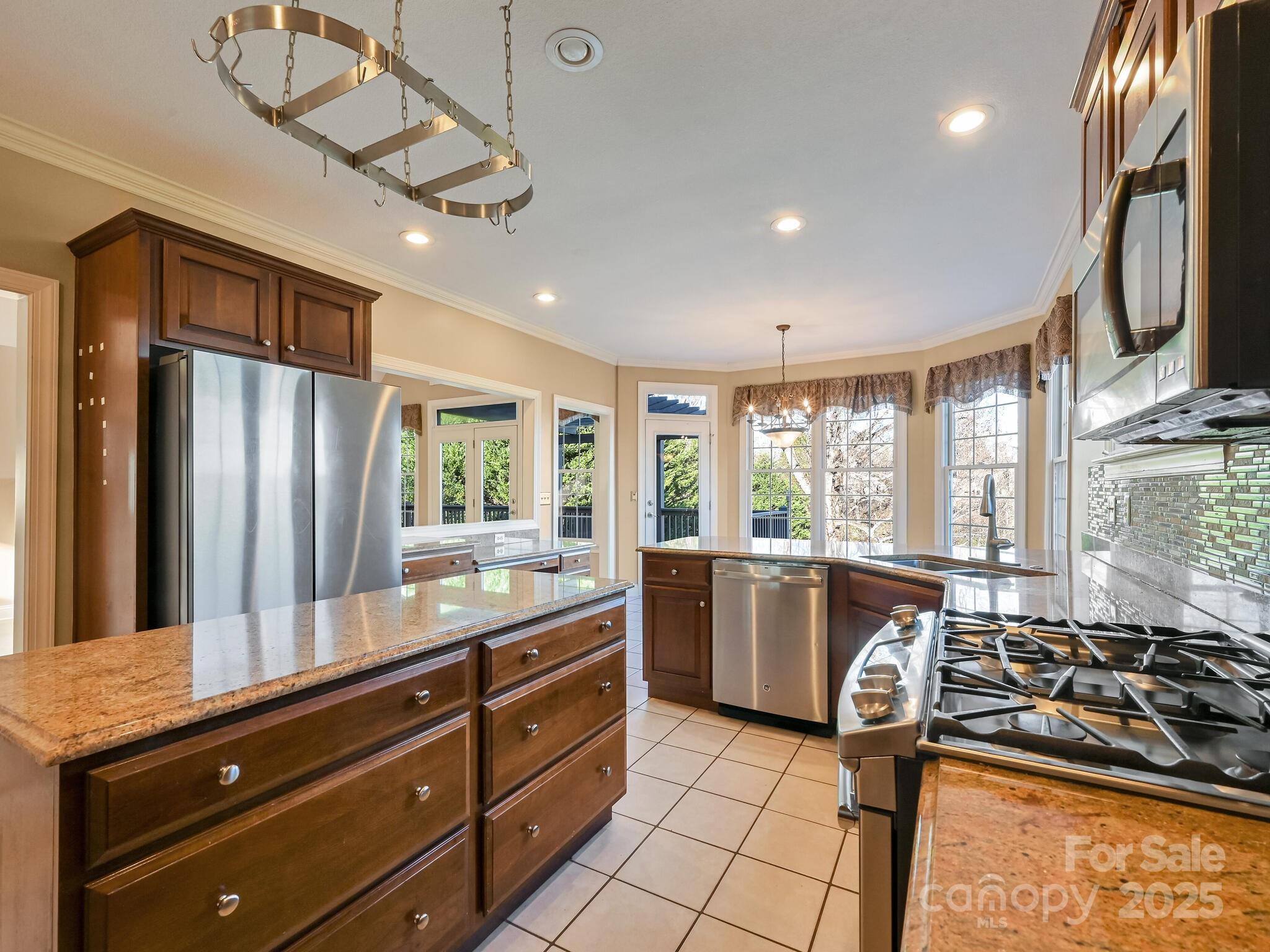 7 Round Robin Lane — Mills River