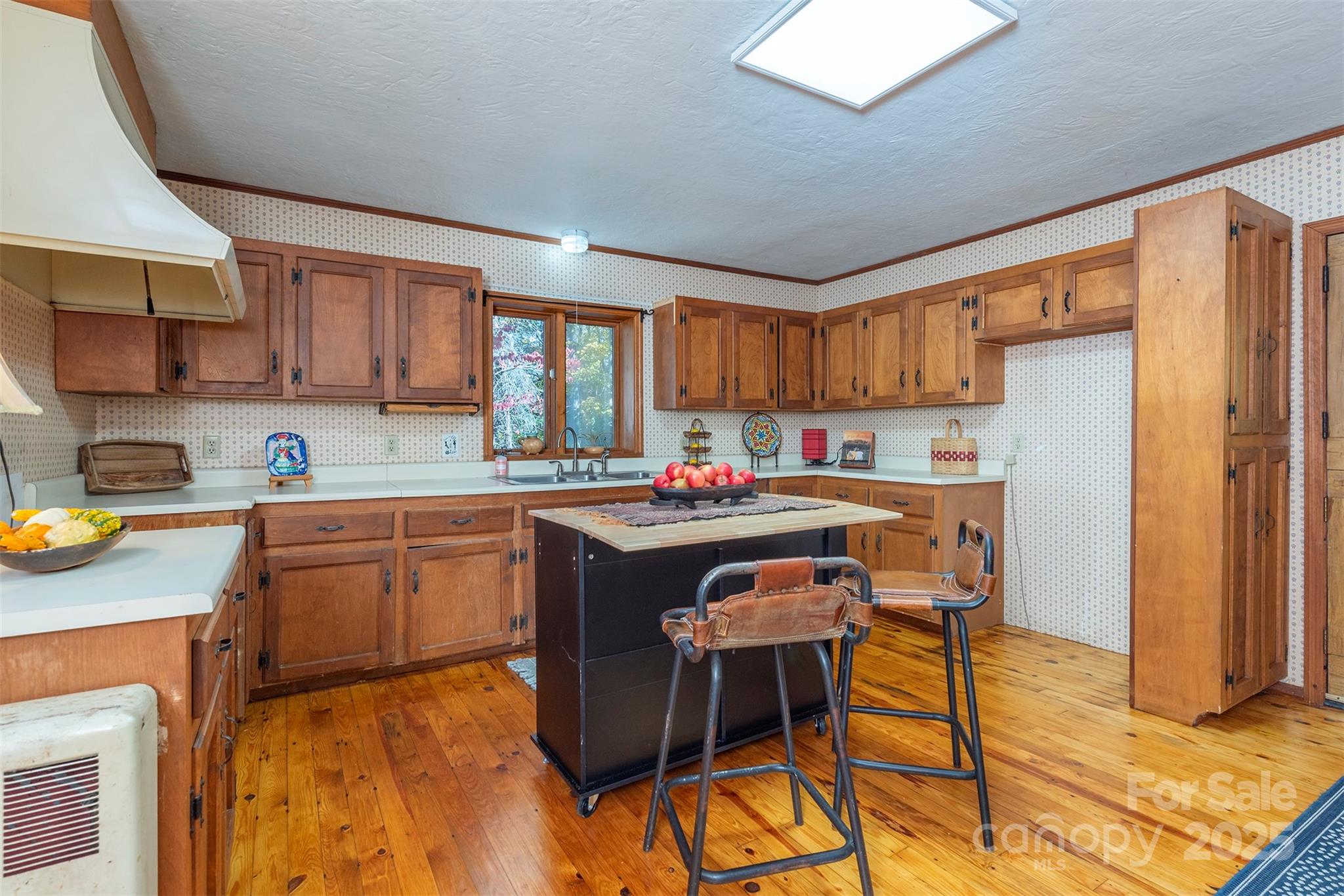 102 Weaver Mill Road — Columbus