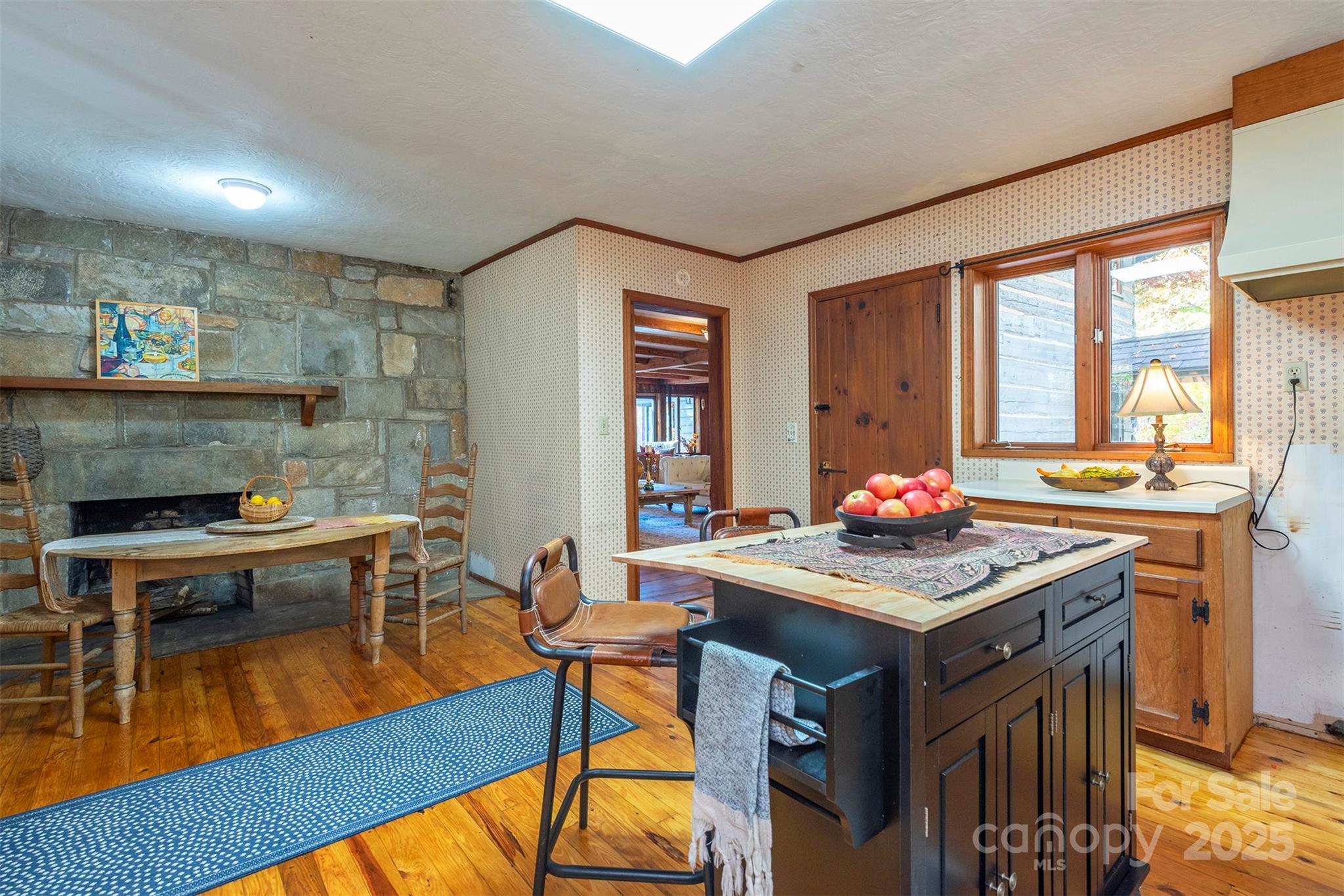 102 Weaver Mill Road — Columbus