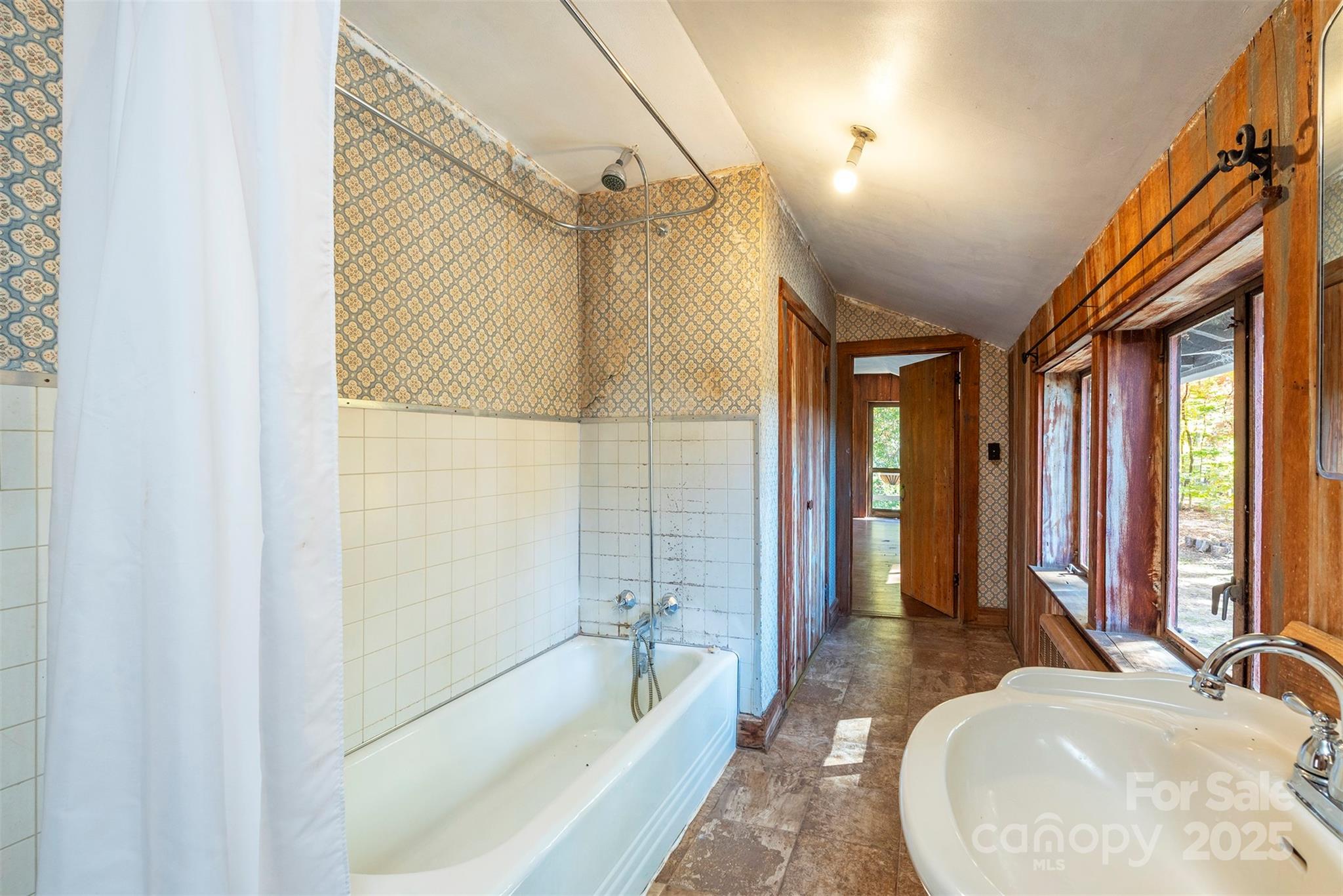 102 Weaver Mill Road — Columbus