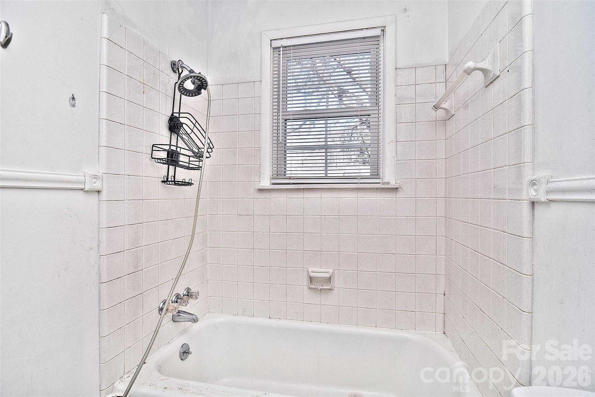 936 23rd Avenue NE — Hickory