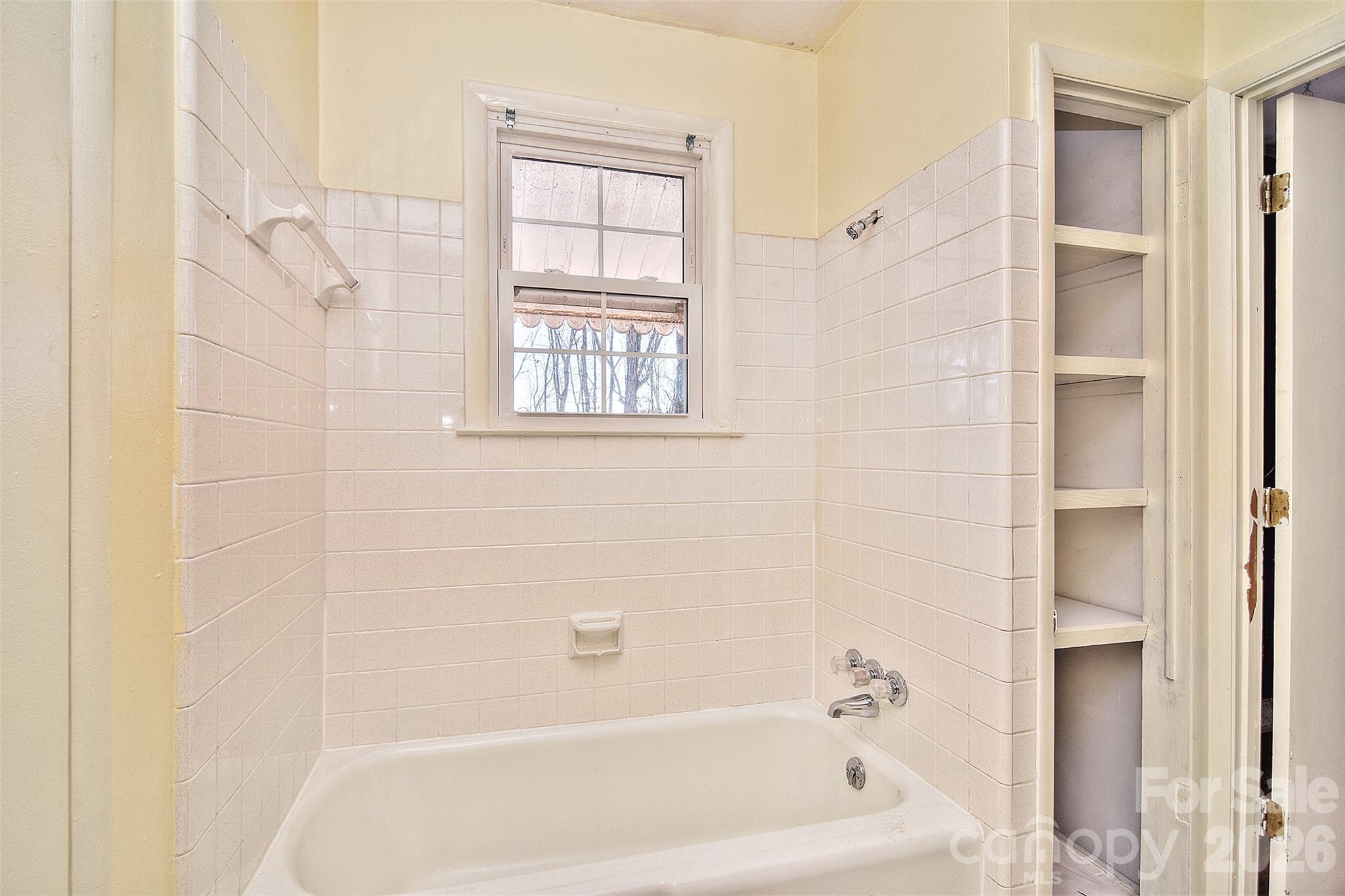 936 23rd Avenue NE — Hickory