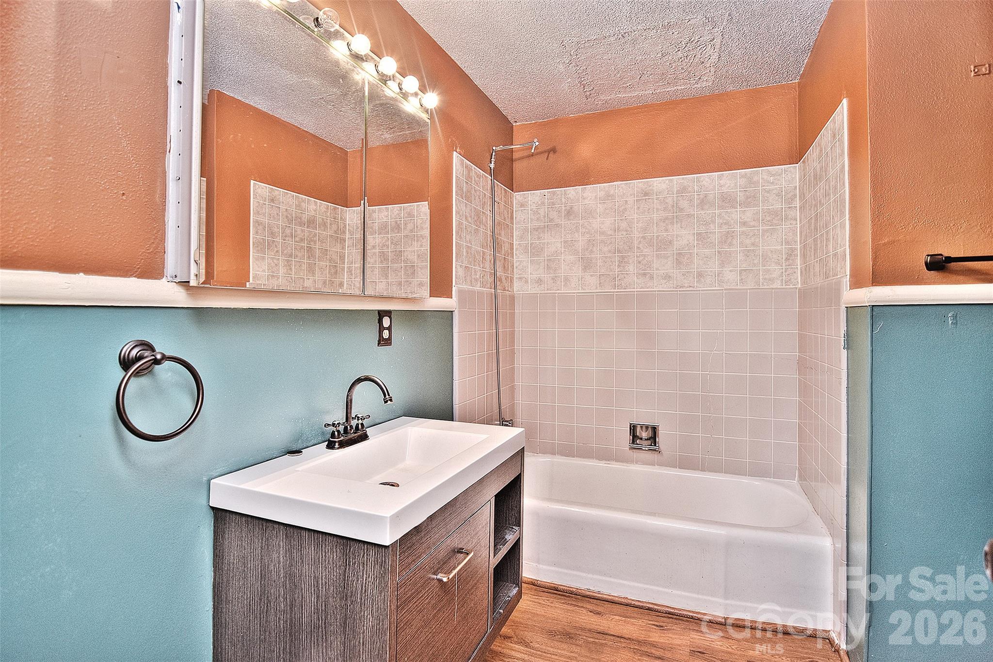 936 23rd Avenue NE — Hickory