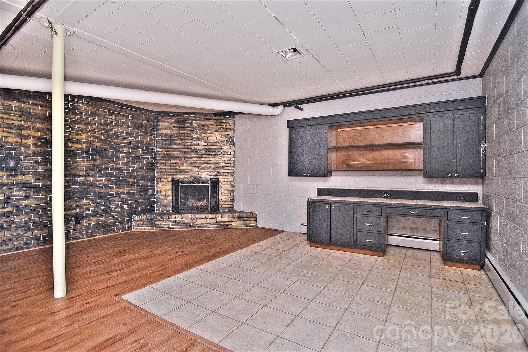 936 23rd Avenue NE — Hickory