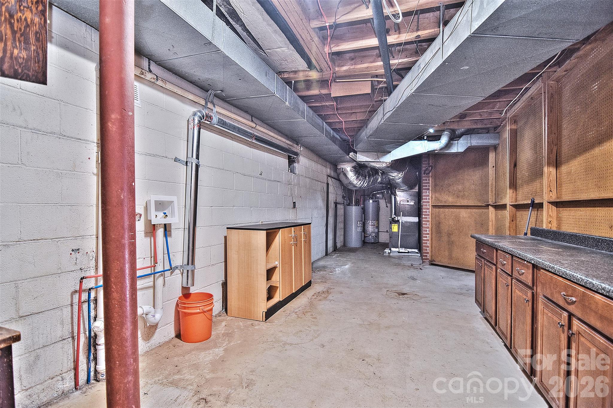 936 23rd Avenue NE — Hickory