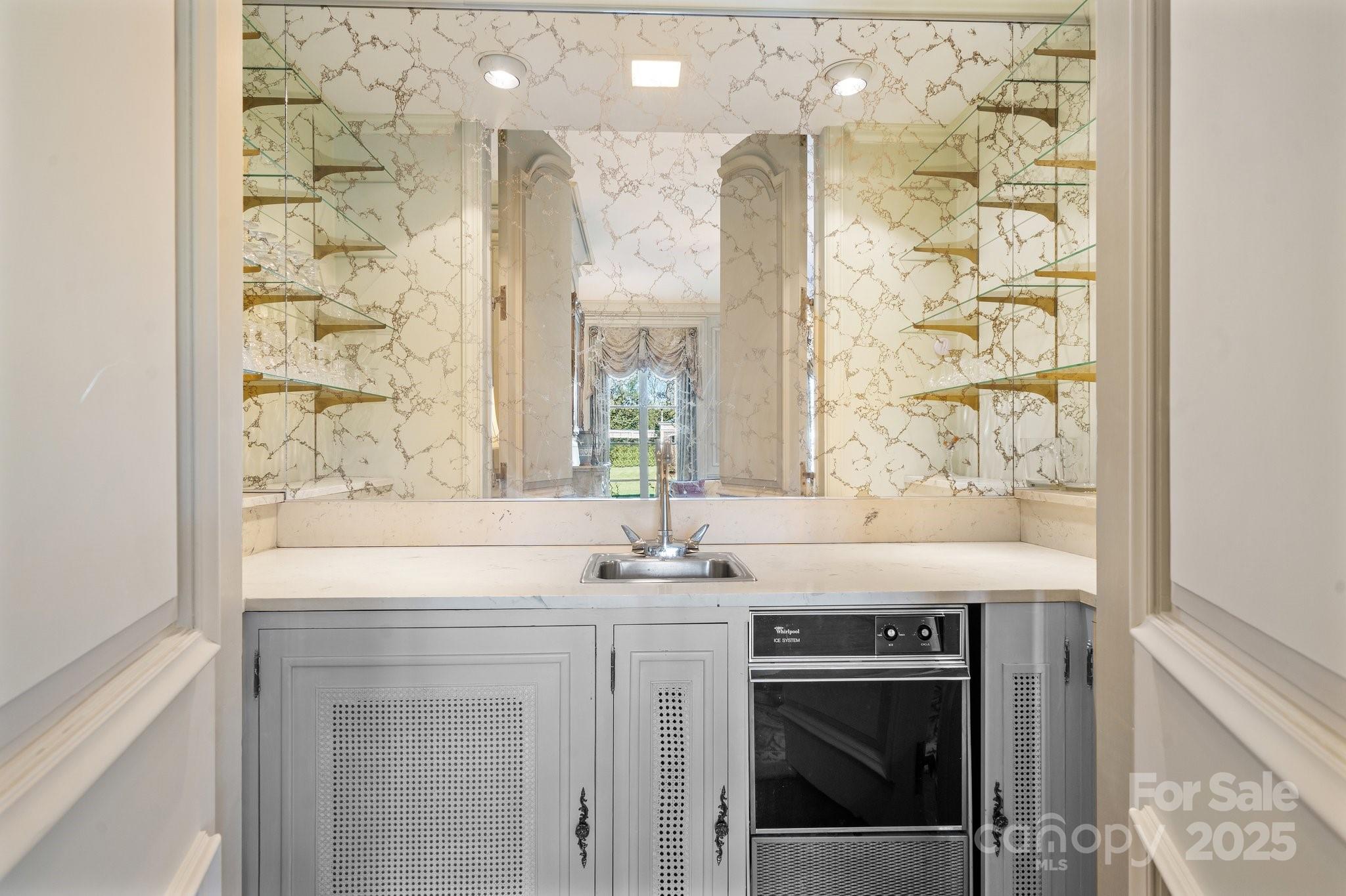 135 Claron Place SE — Lenoir