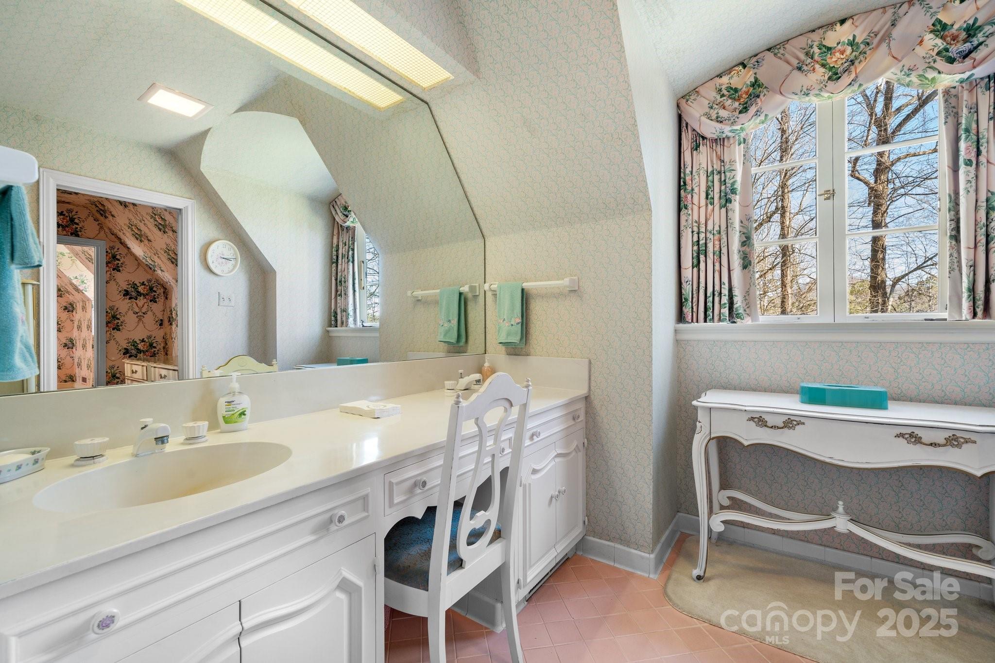 135 Claron Place SE — Lenoir