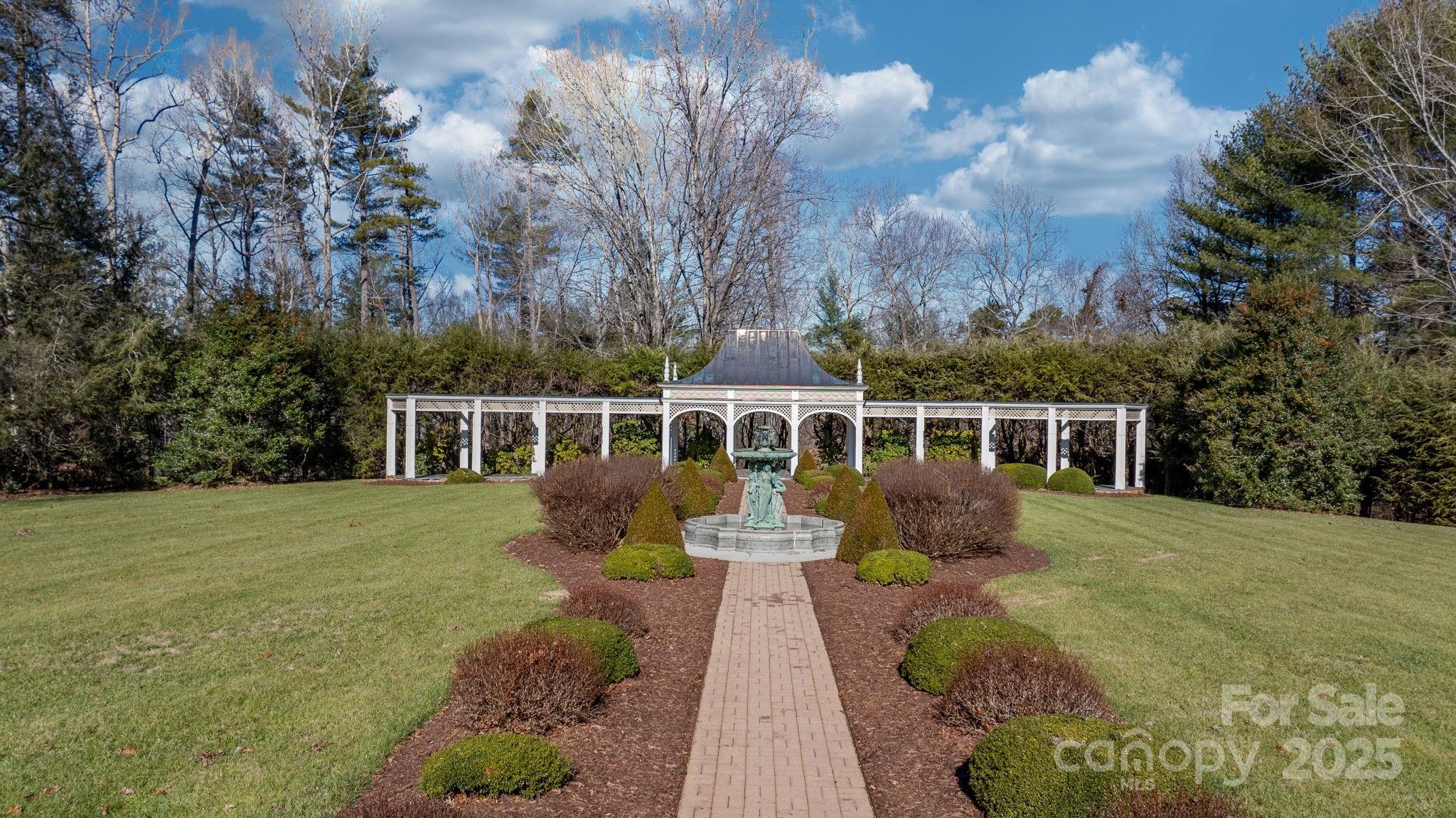 135 Claron Place SE — Lenoir