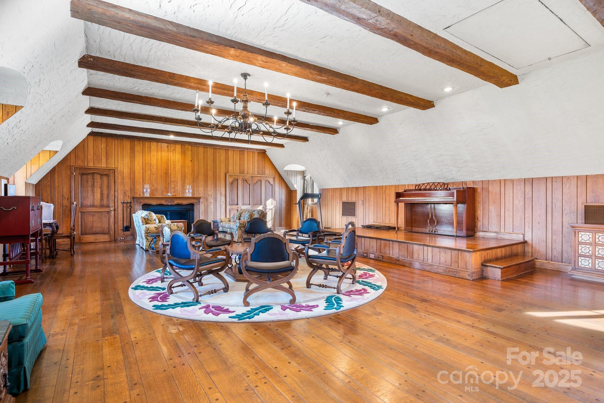 135 Claron Place SE — Lenoir