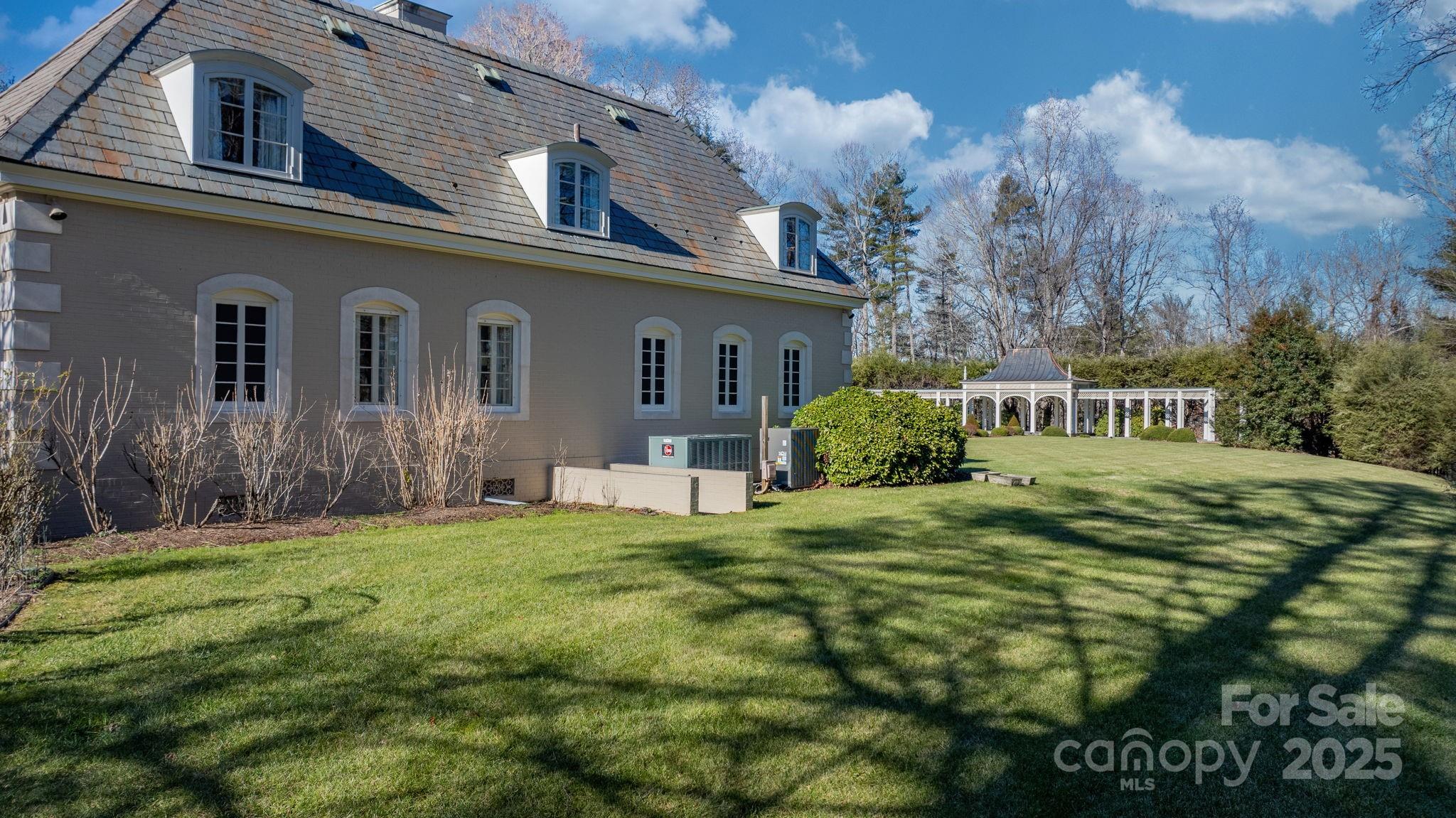 135 Claron Place SE — Lenoir