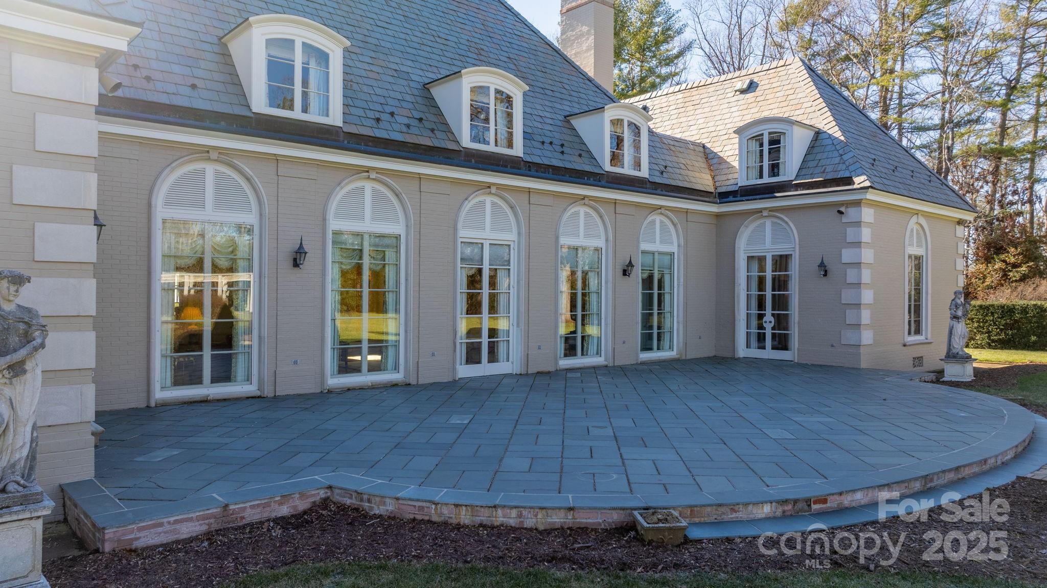 135 Claron Place SE — Lenoir