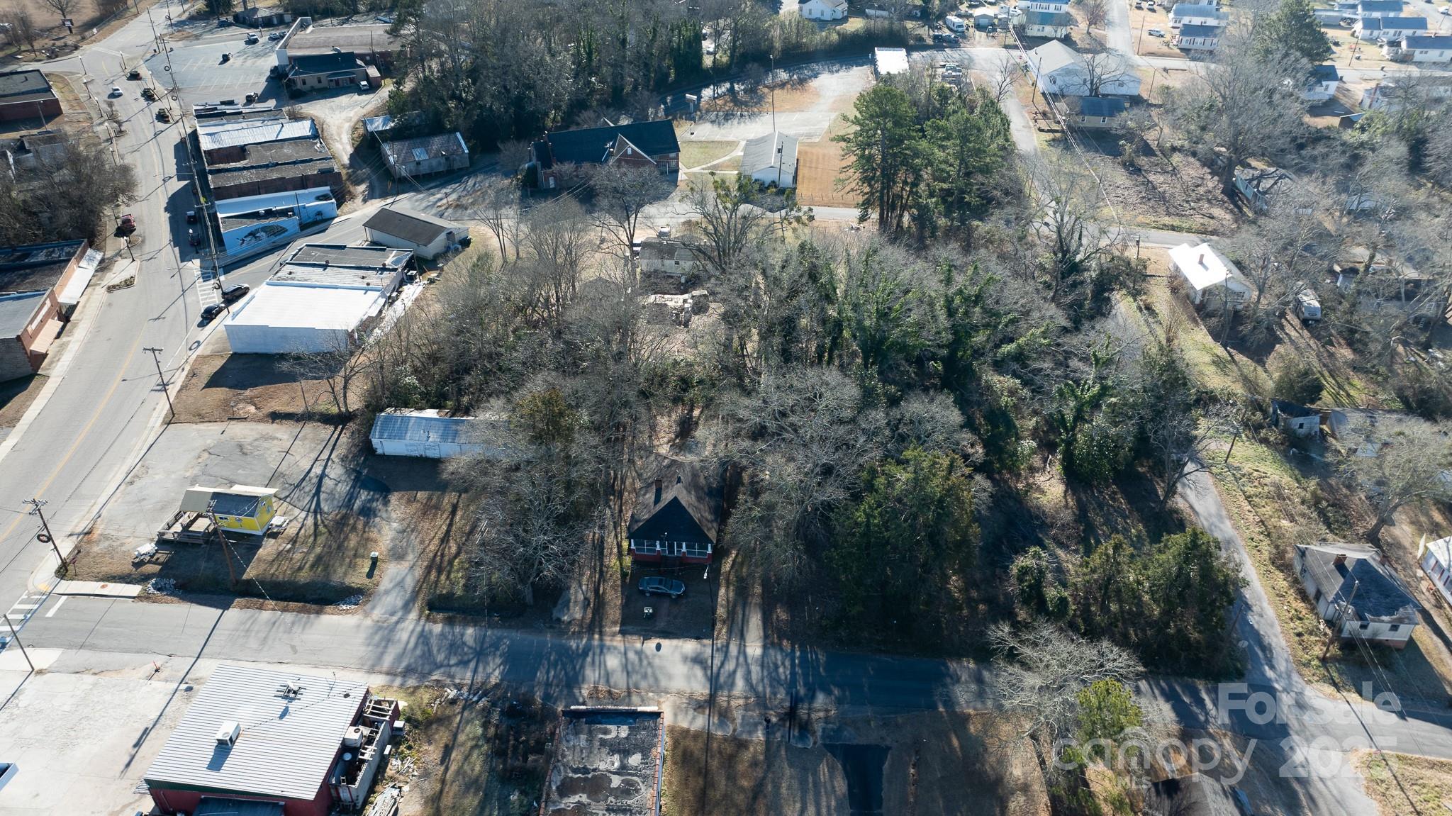 1 Catawba Avenue — Great Falls