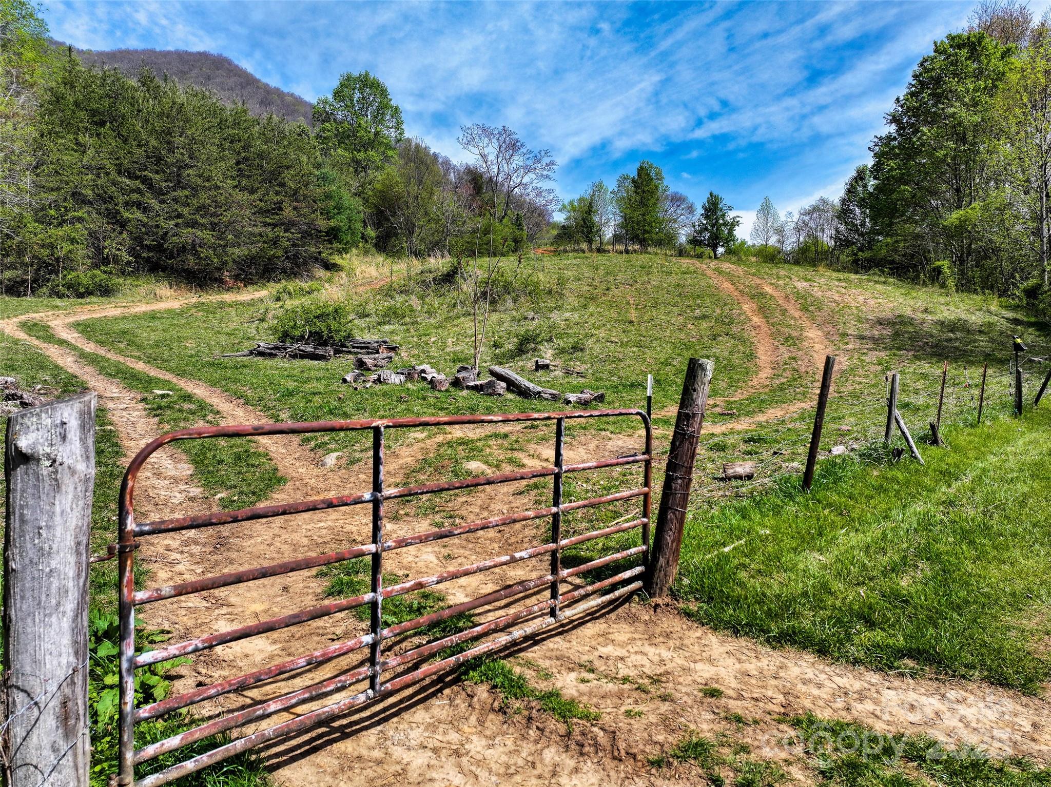 1567 Newfound Road — Leicester