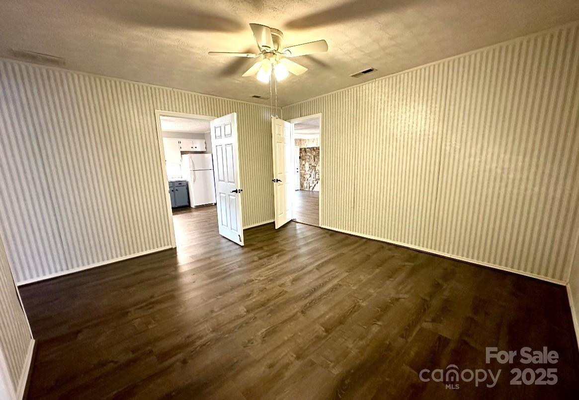 1567 Newfound Road — Leicester
