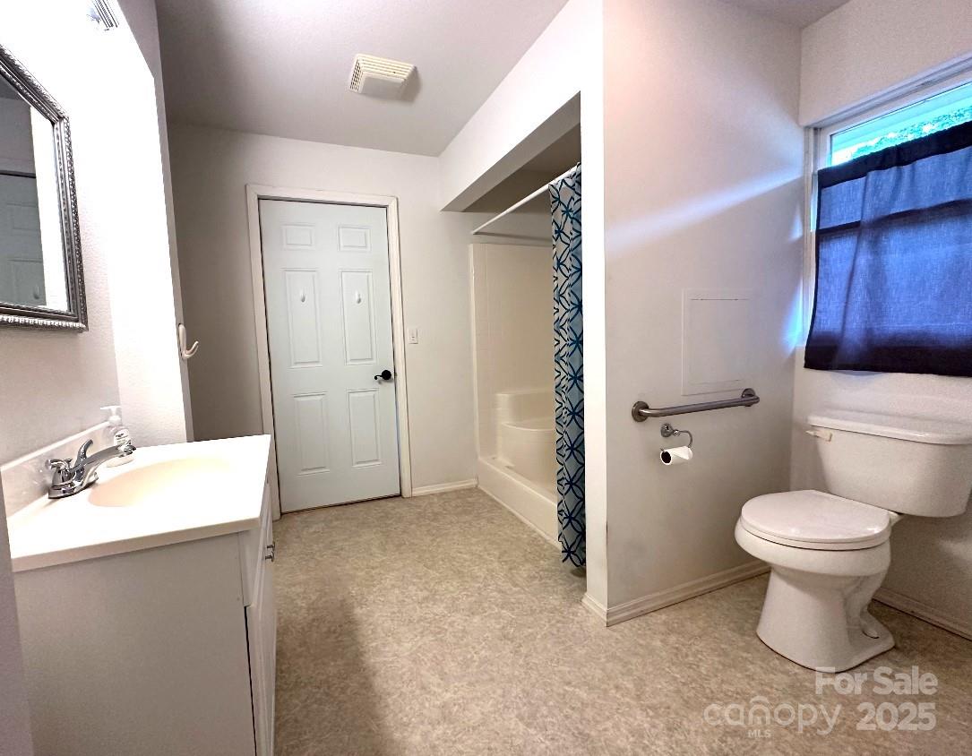1567 Newfound Road — Leicester
