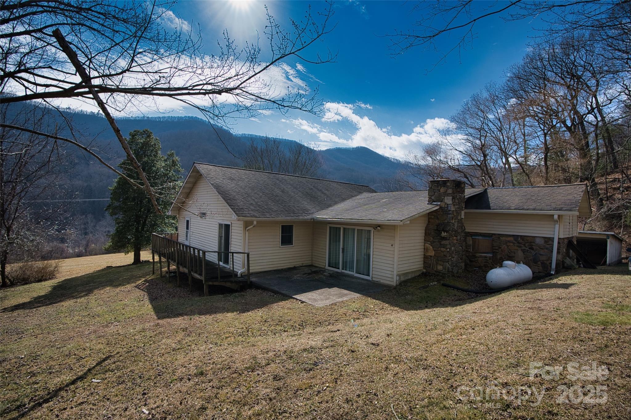 1567 Newfound Road — Leicester
