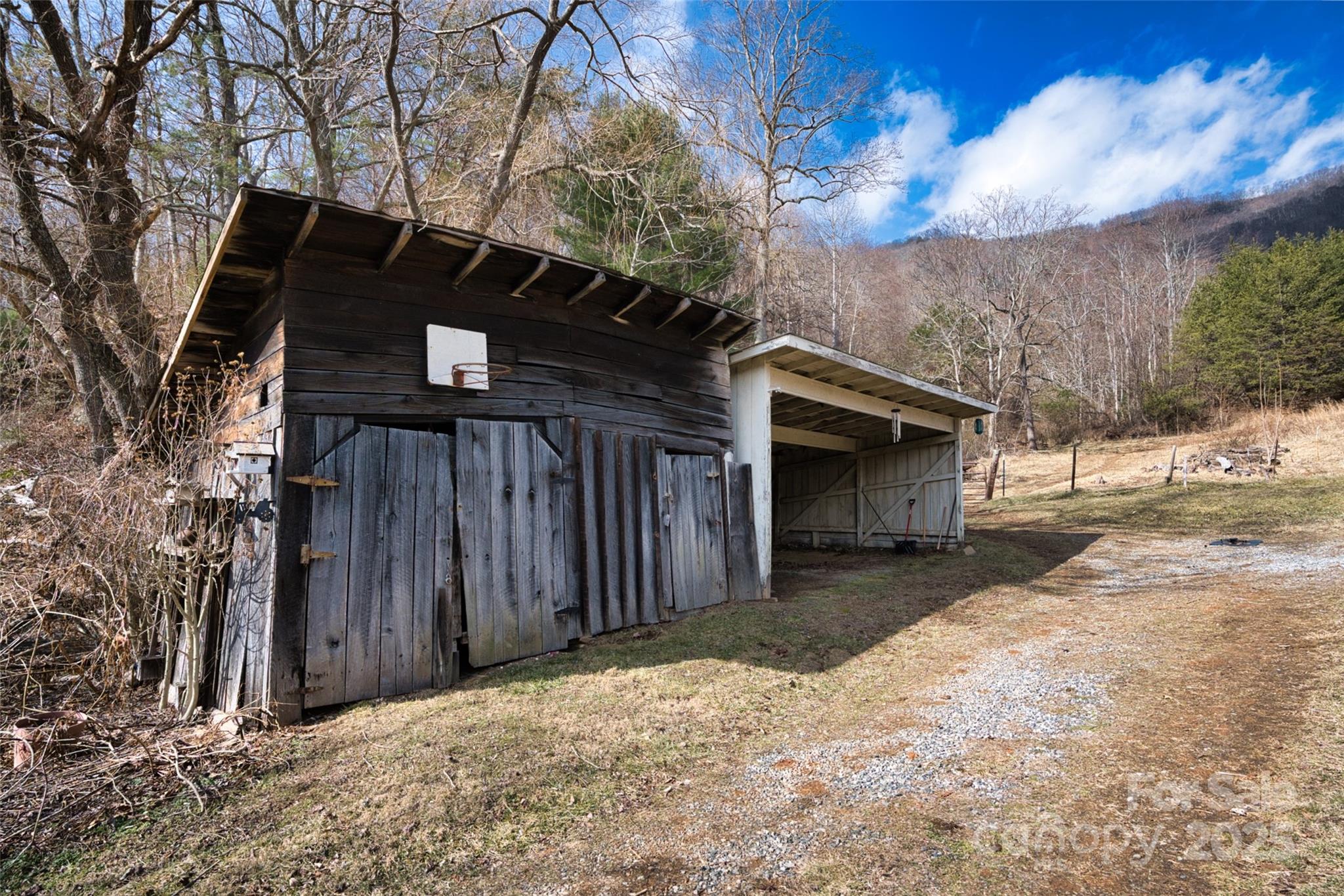 1567 Newfound Road — Leicester