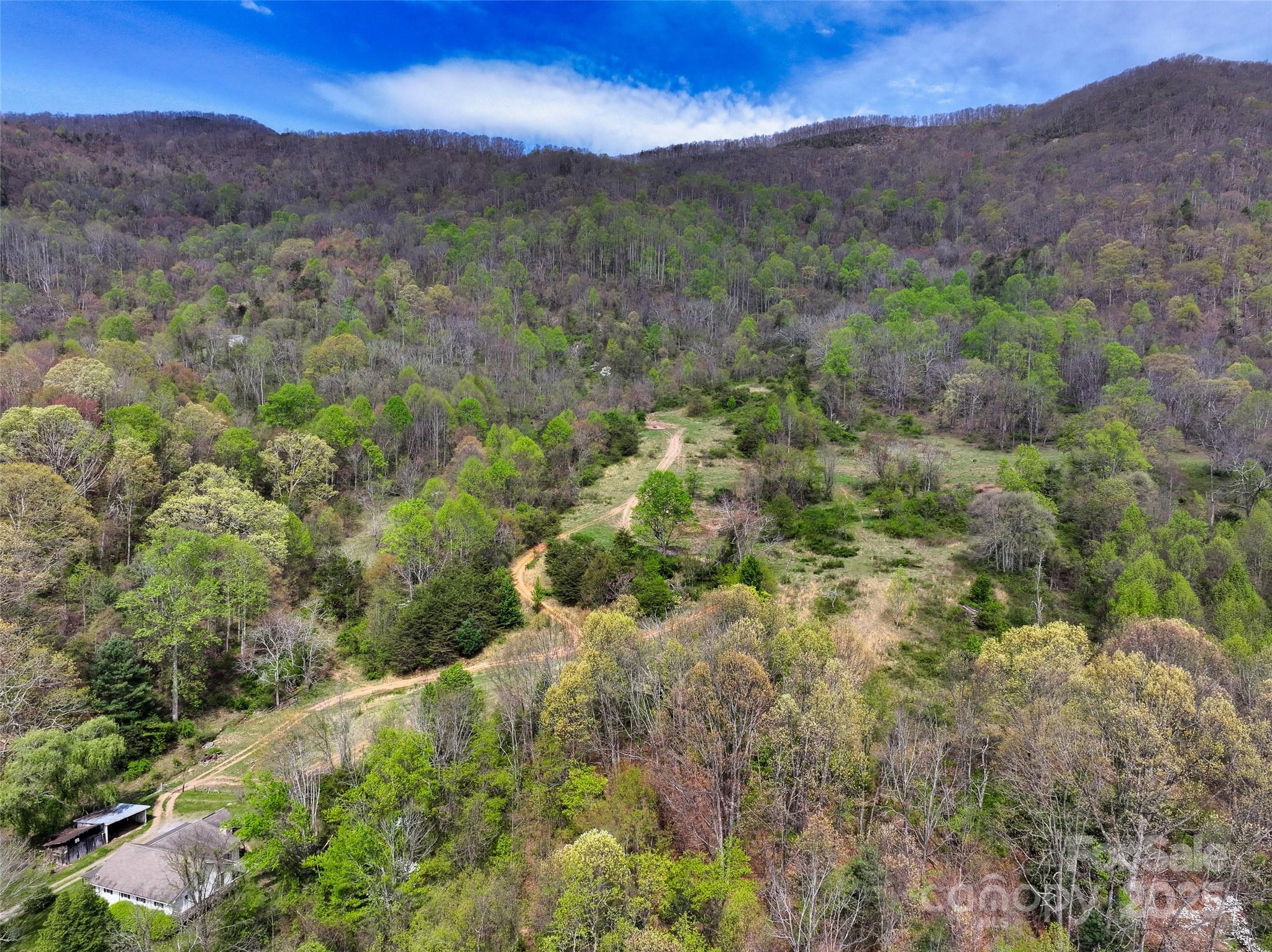 1567 Newfound Road — Leicester
