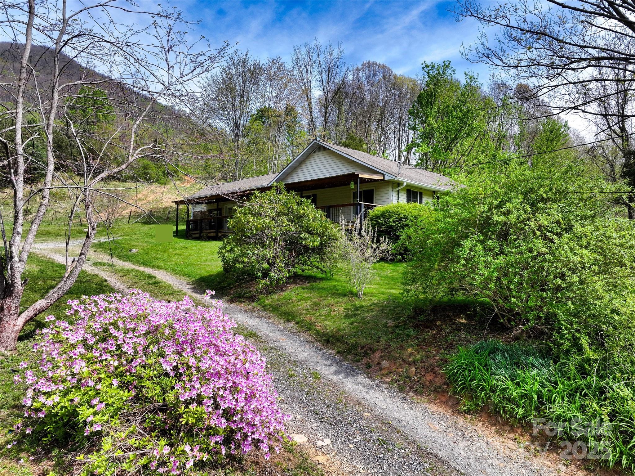 1567 Newfound Road — Leicester