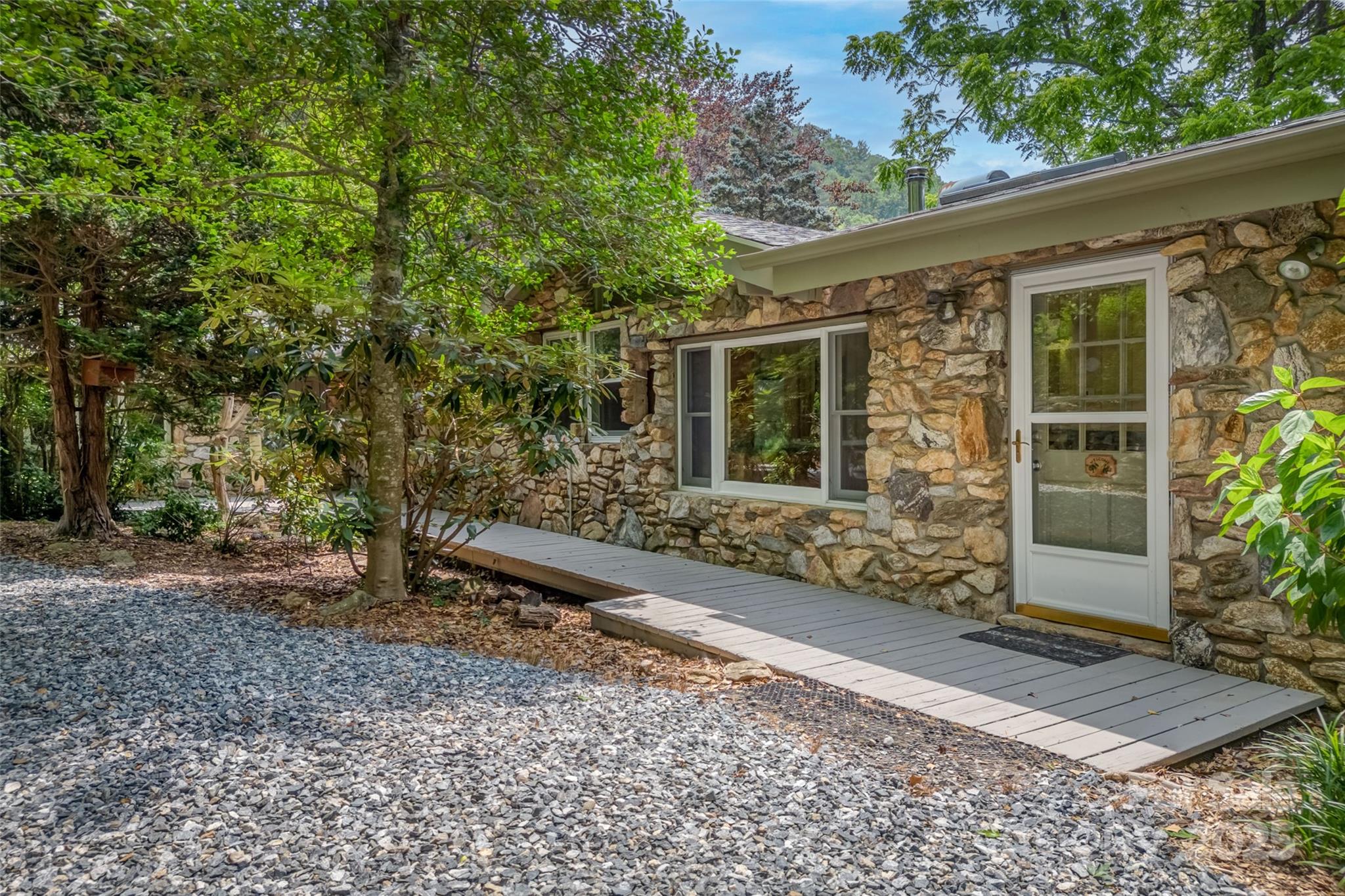 8749 Nc 63 Highway — Leicester