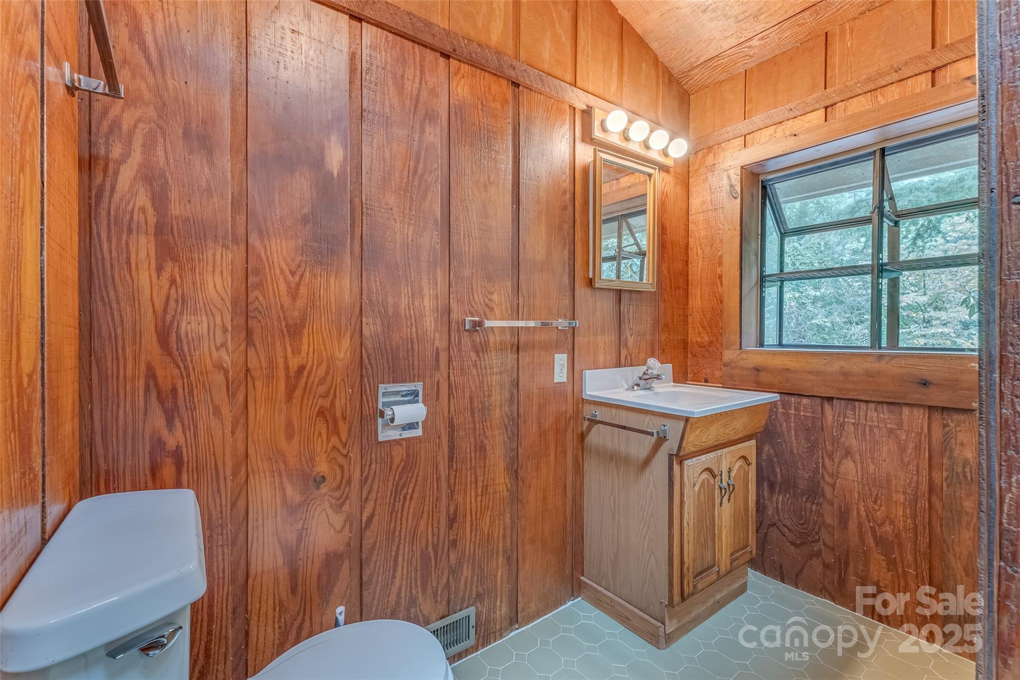 8749 Nc 63 Highway — Leicester