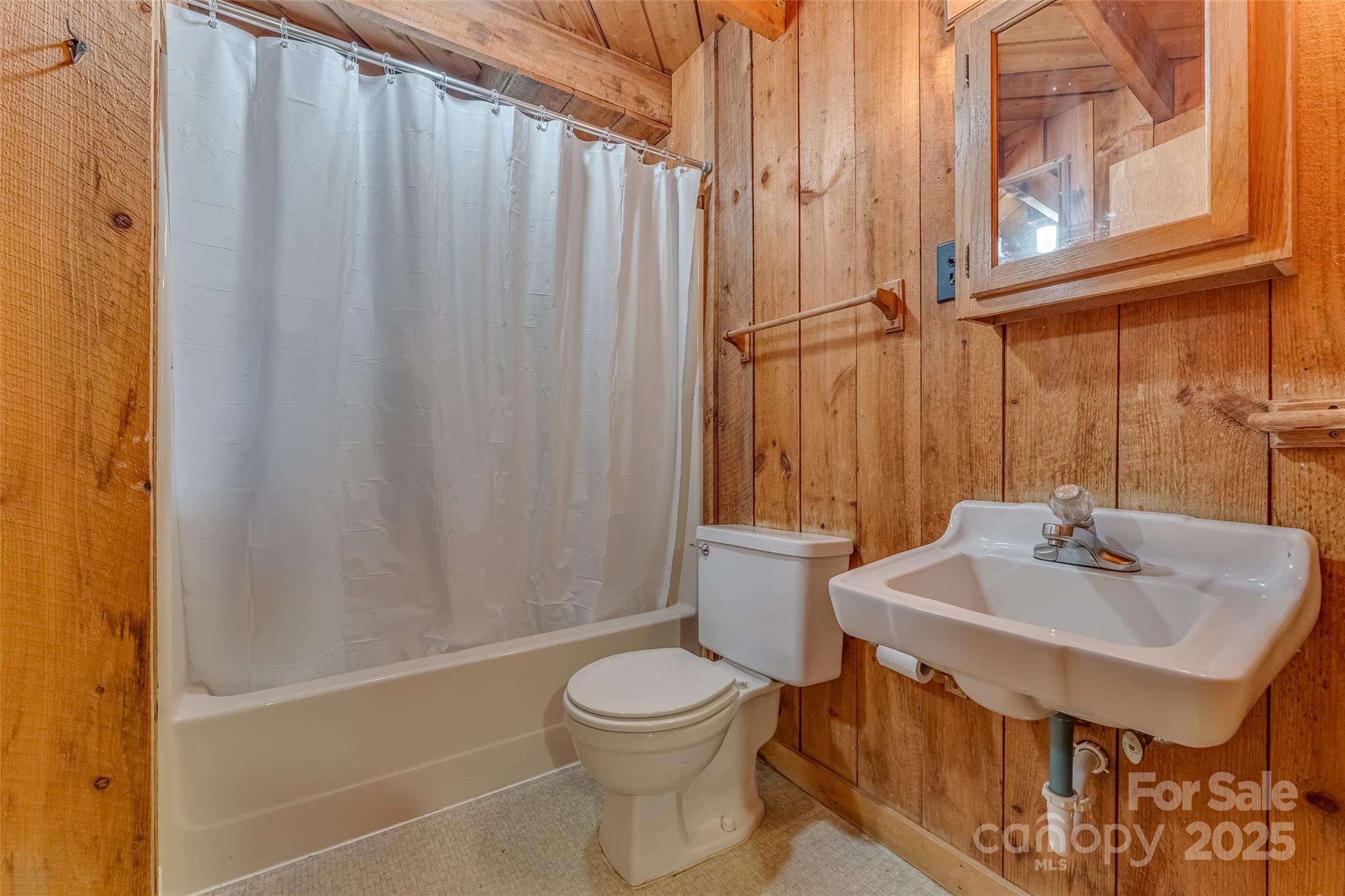 8749 Nc 63 Highway — Leicester