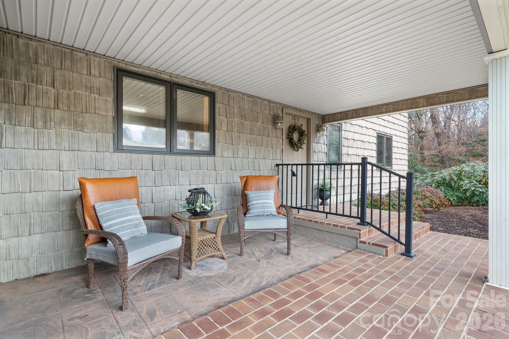 3910 6th Street NW — Hickory
