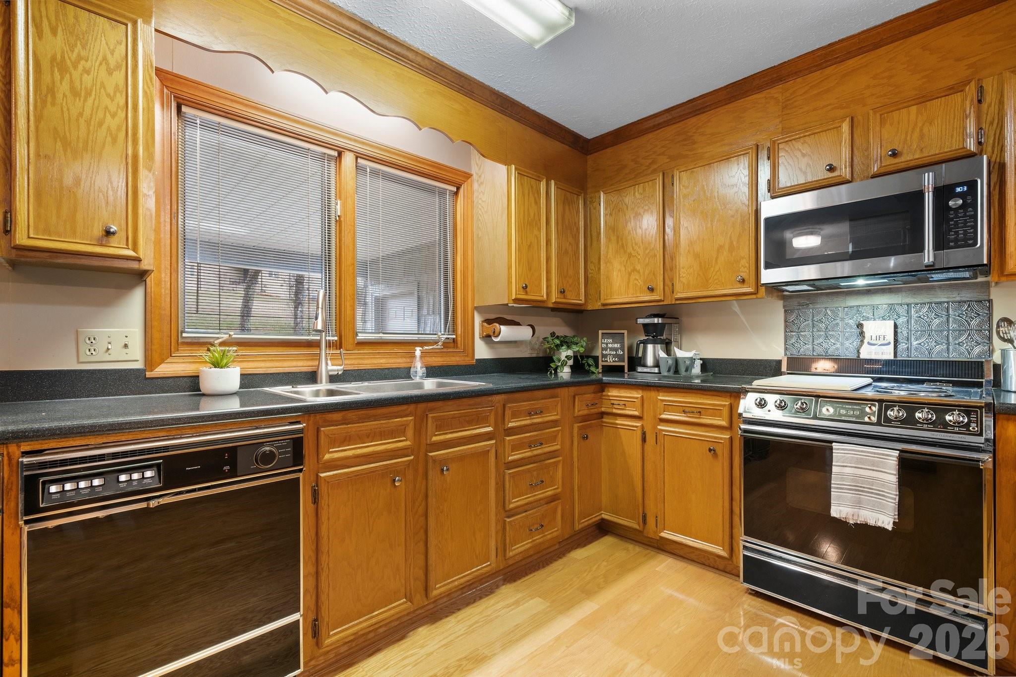 3910 6th Street NW — Hickory
