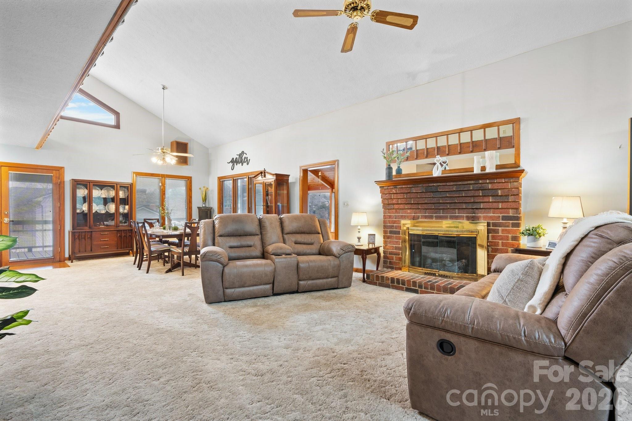 3910 6th Street NW — Hickory