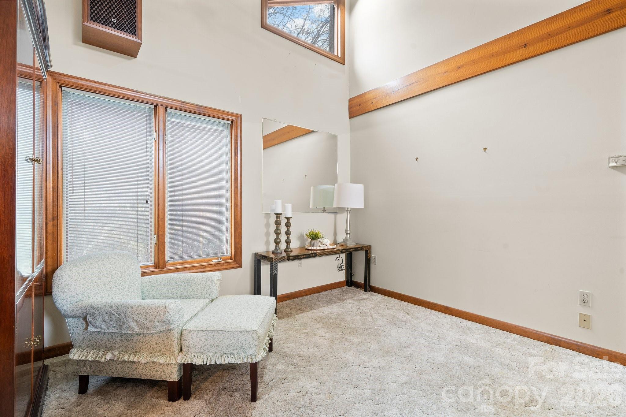 3910 6th Street NW — Hickory