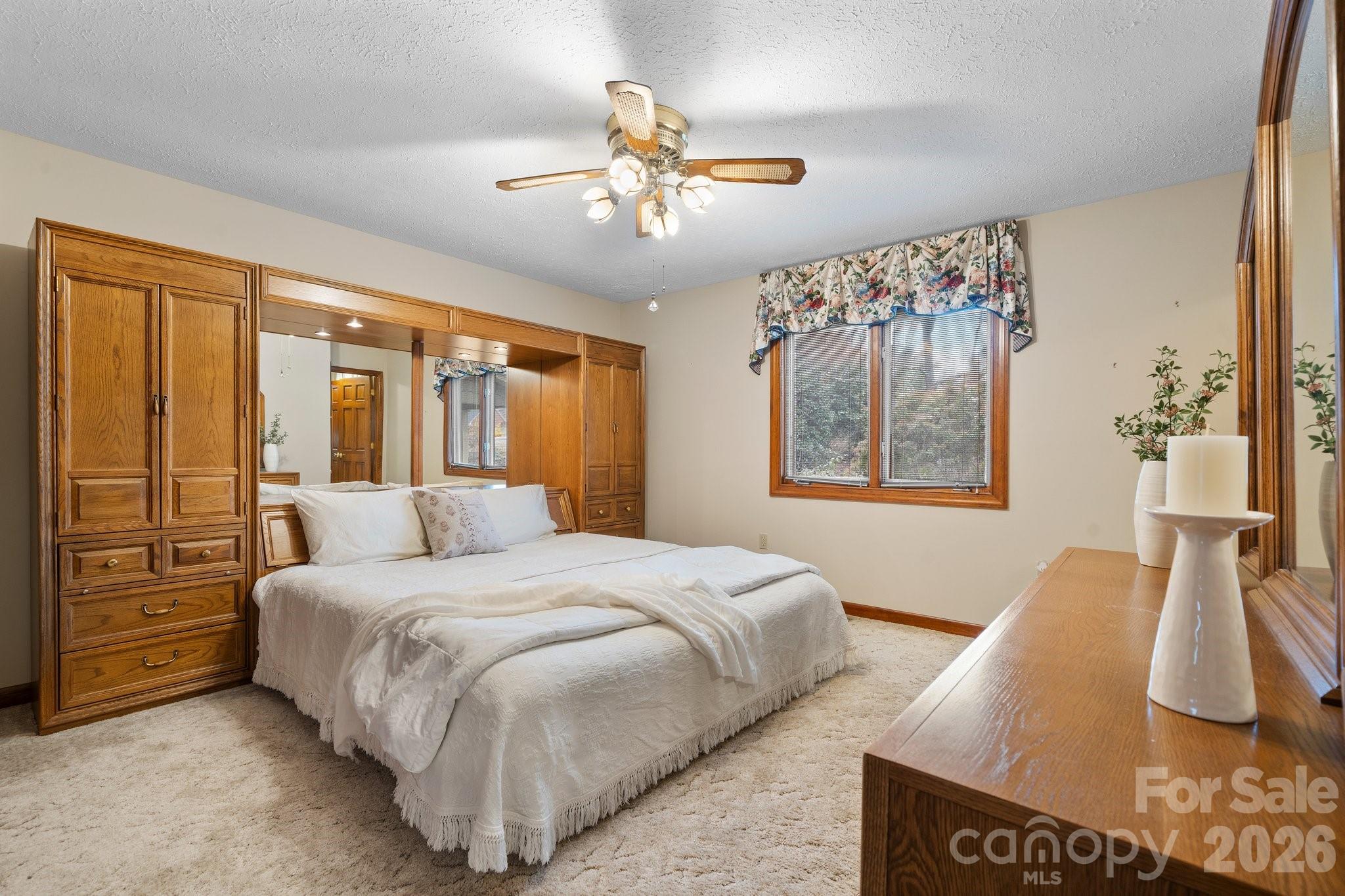 3910 6th Street NW — Hickory