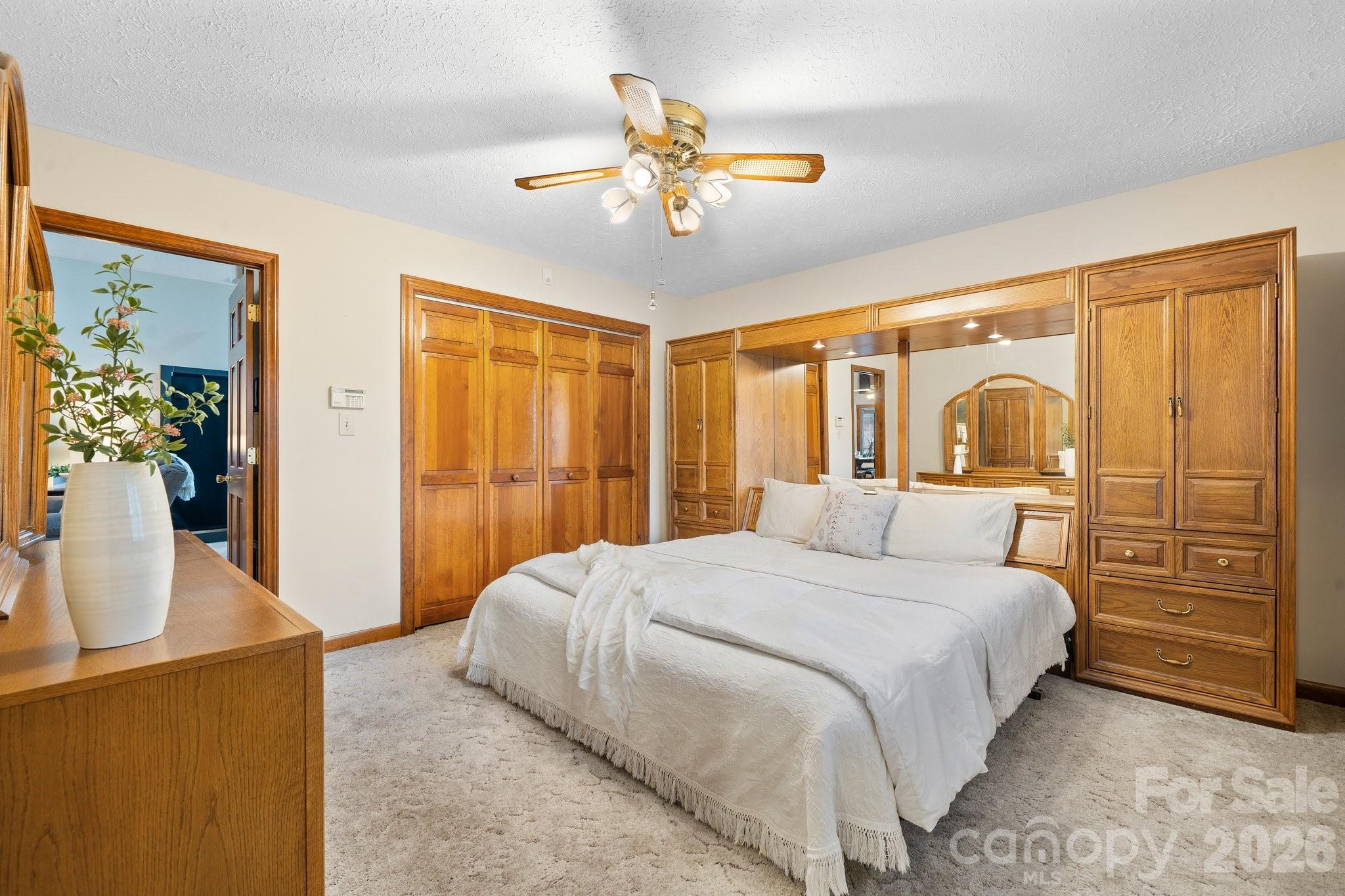 3910 6th Street NW — Hickory