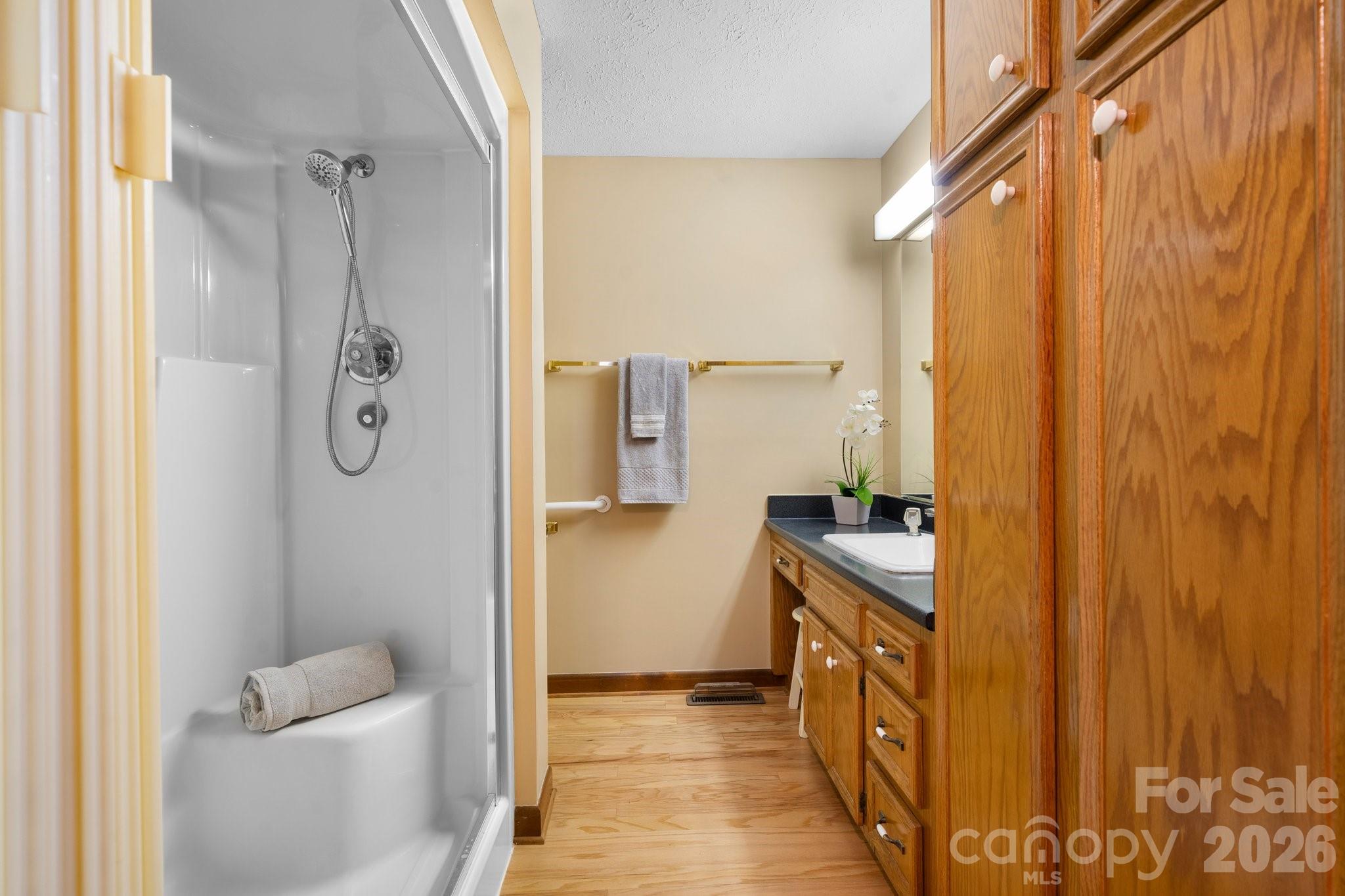 3910 6th Street NW — Hickory