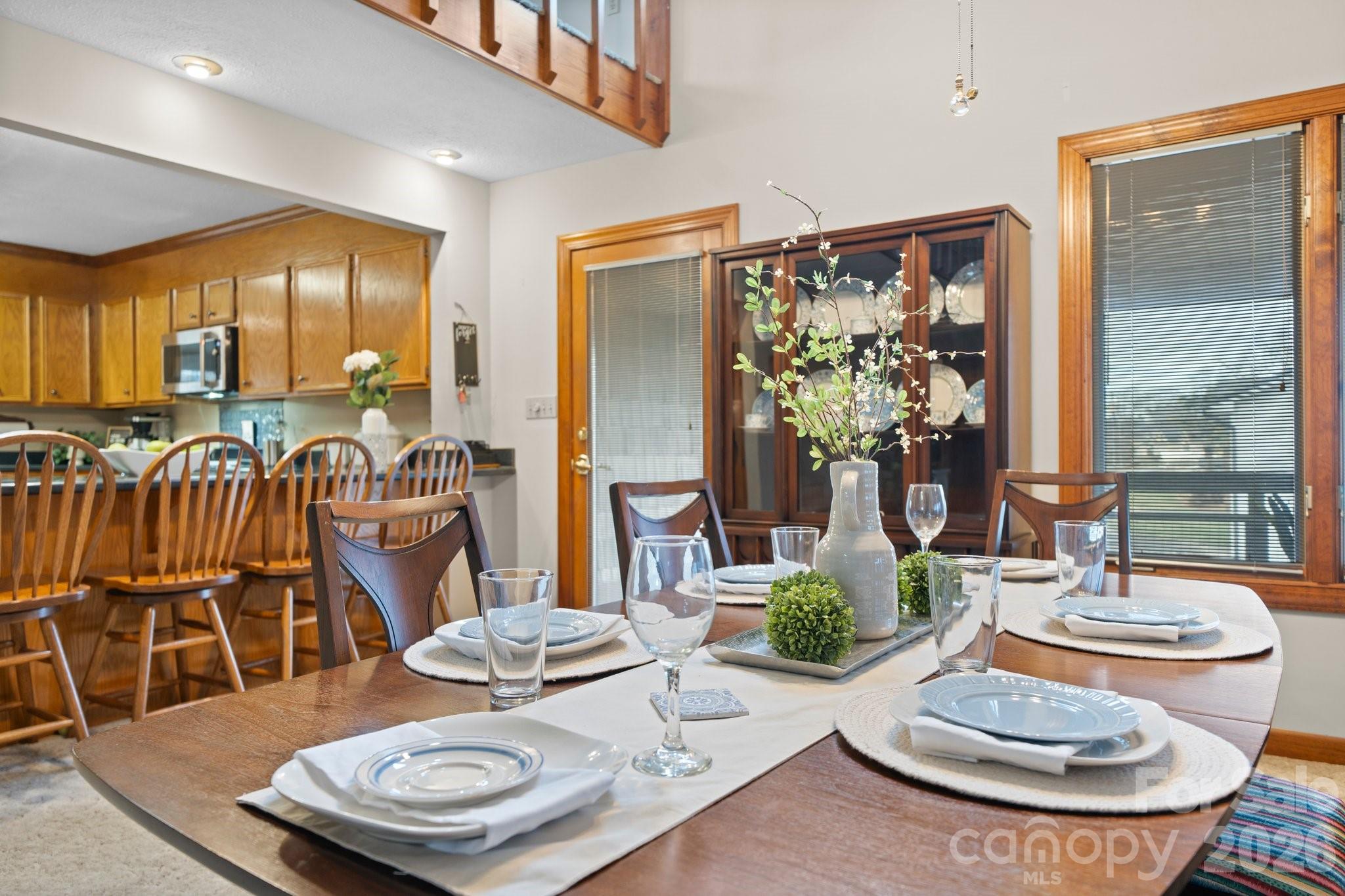3910 6th Street NW — Hickory