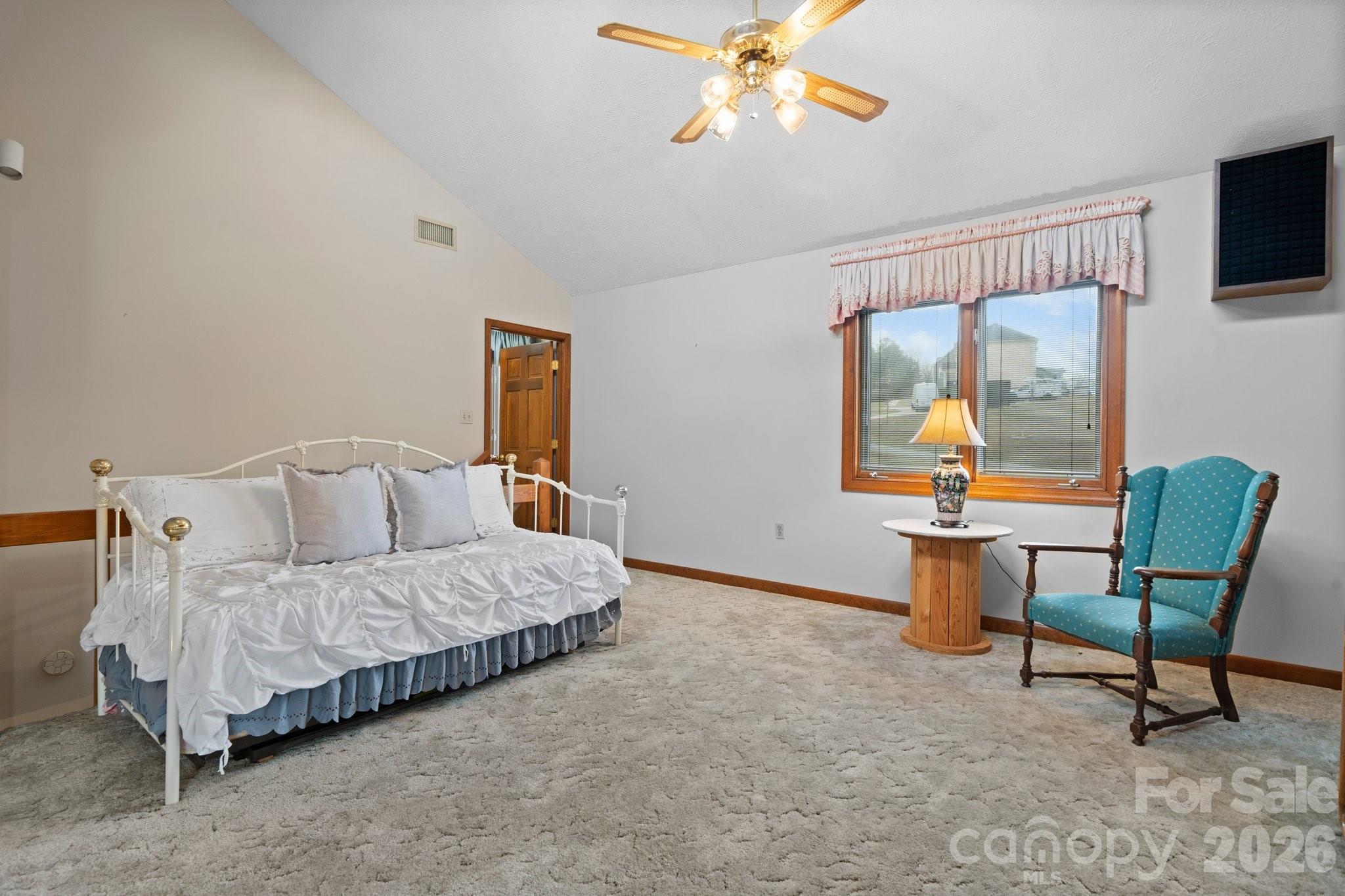 3910 6th Street NW — Hickory