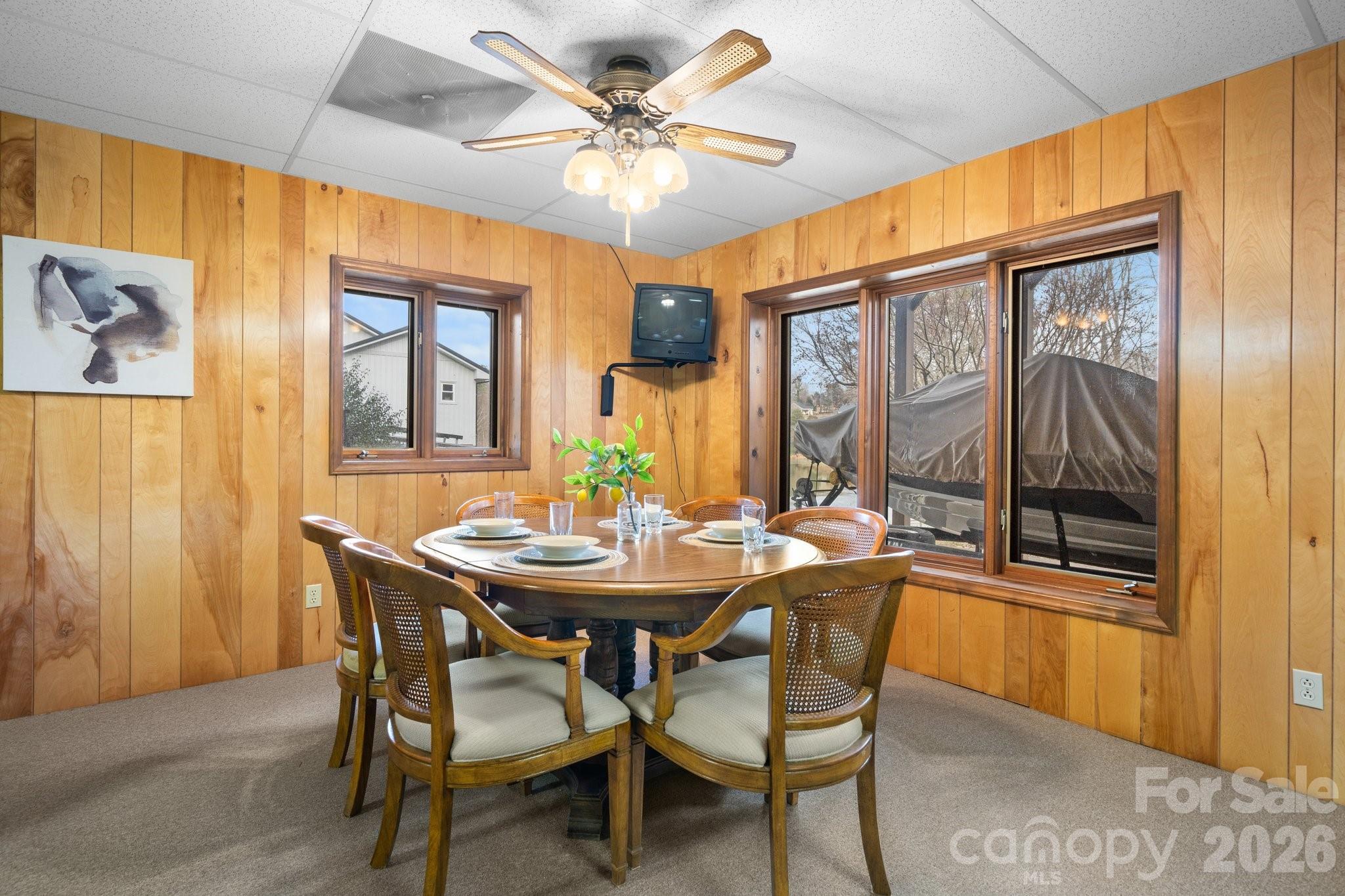 3910 6th Street NW — Hickory