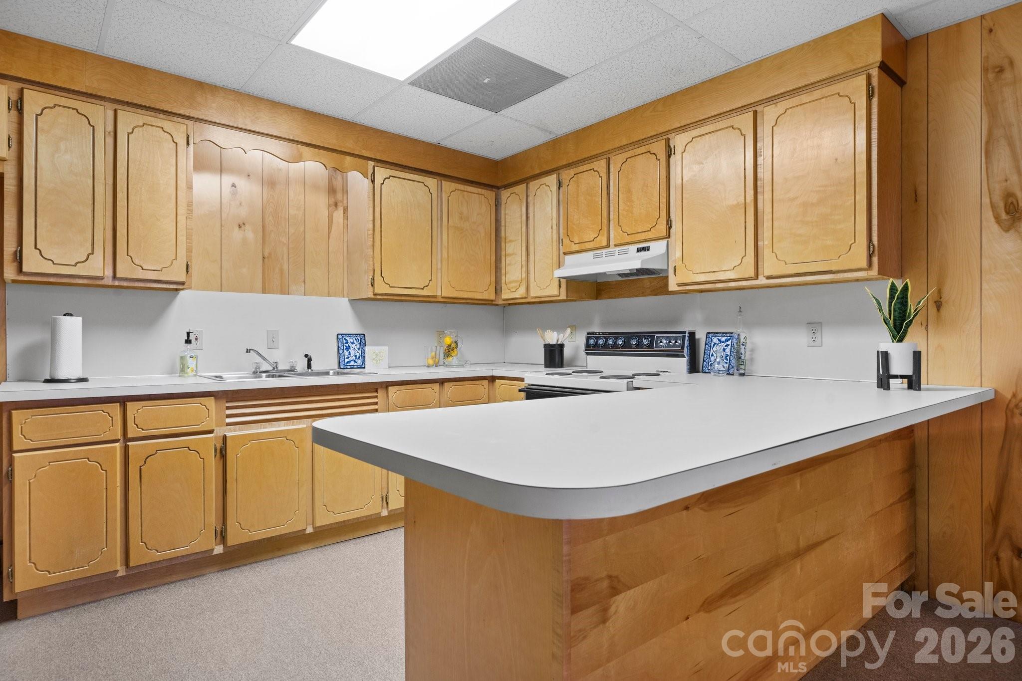 3910 6th Street NW — Hickory
