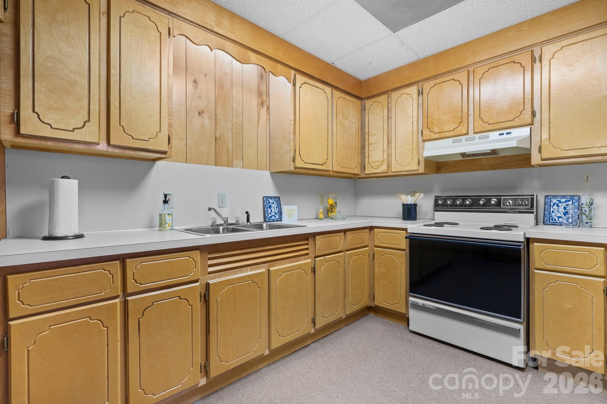 3910 6th Street NW — Hickory
