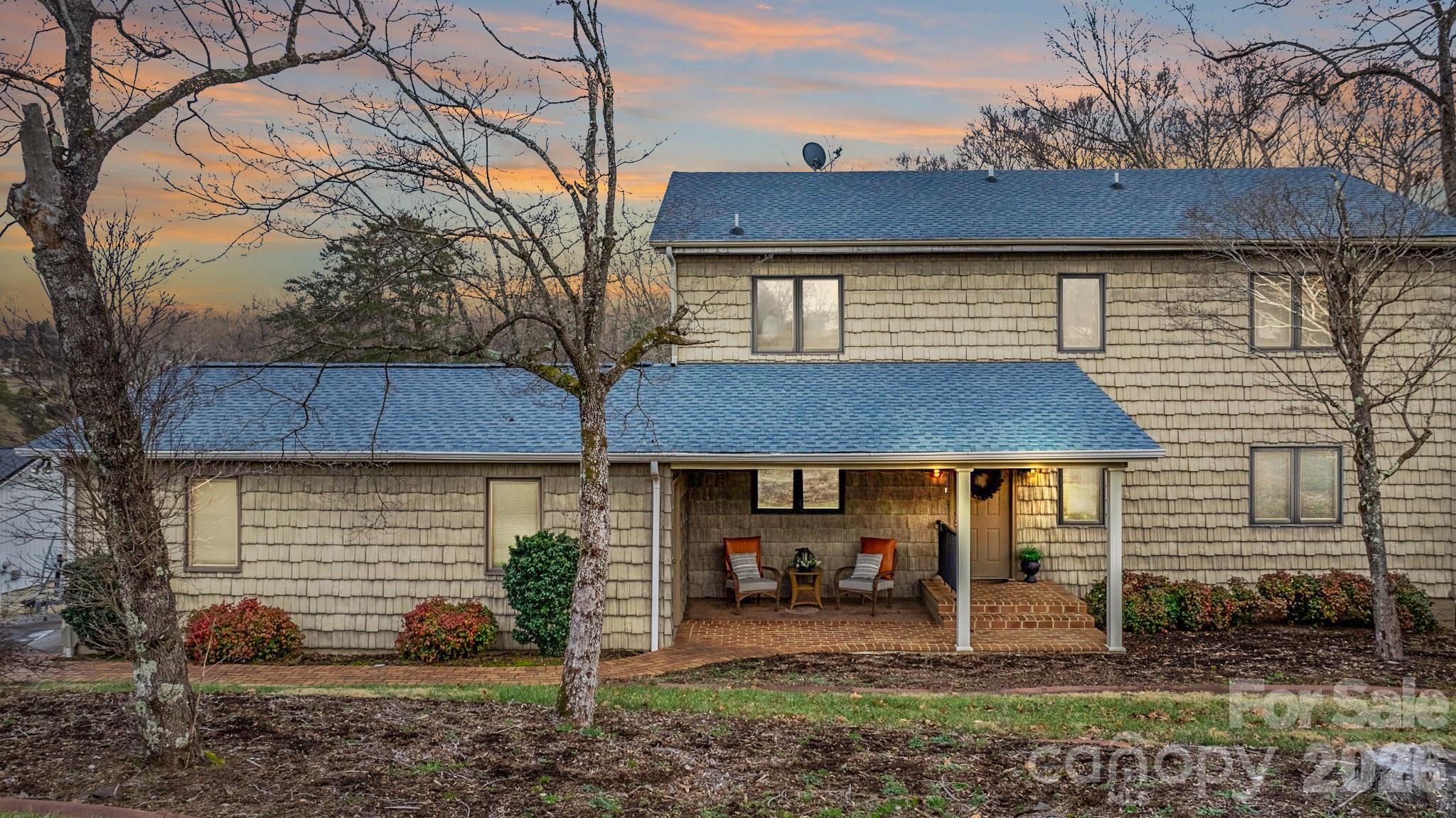 3910 6th Street NW — Hickory