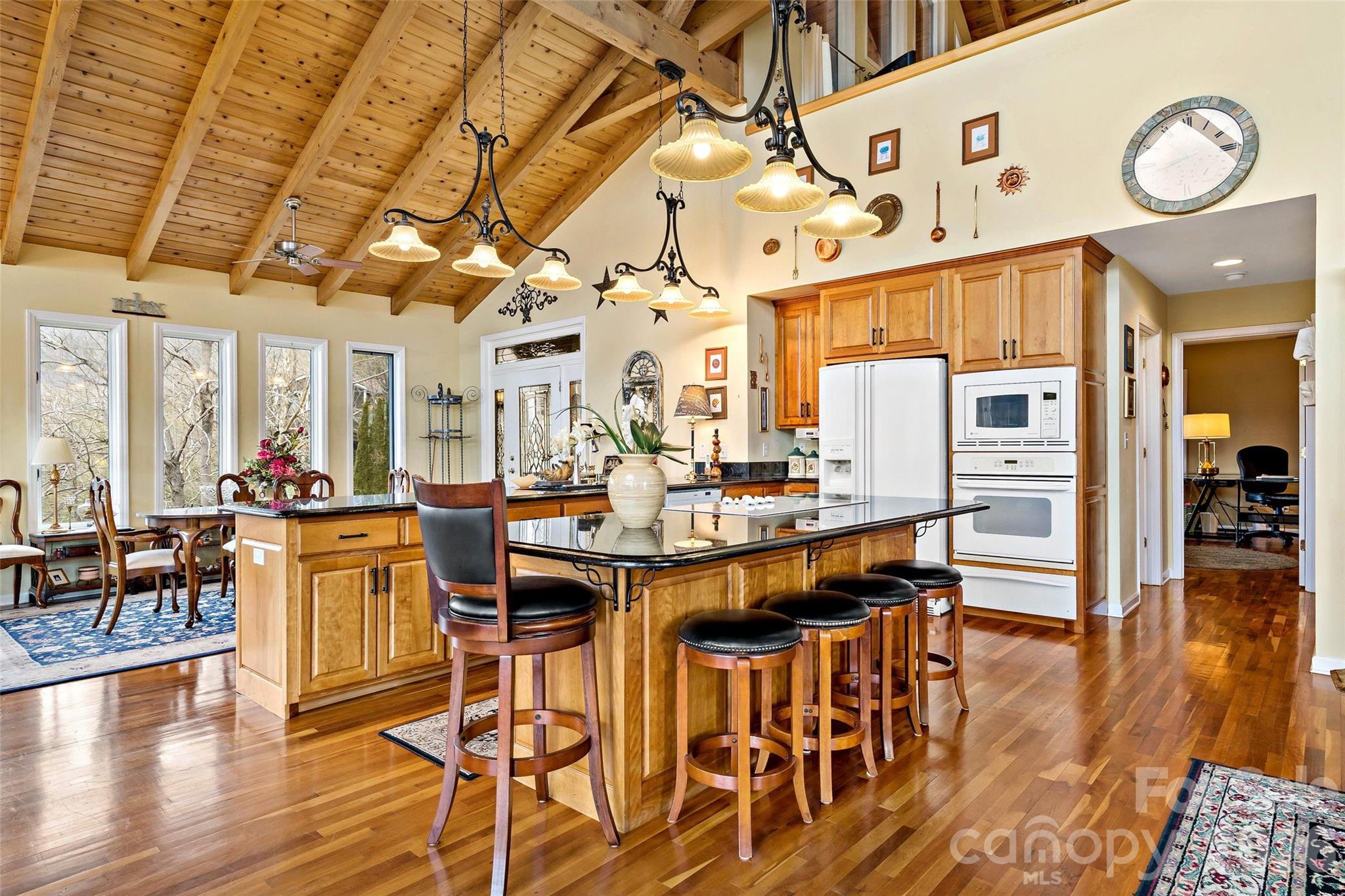 60 E Valley View Drive — Marion